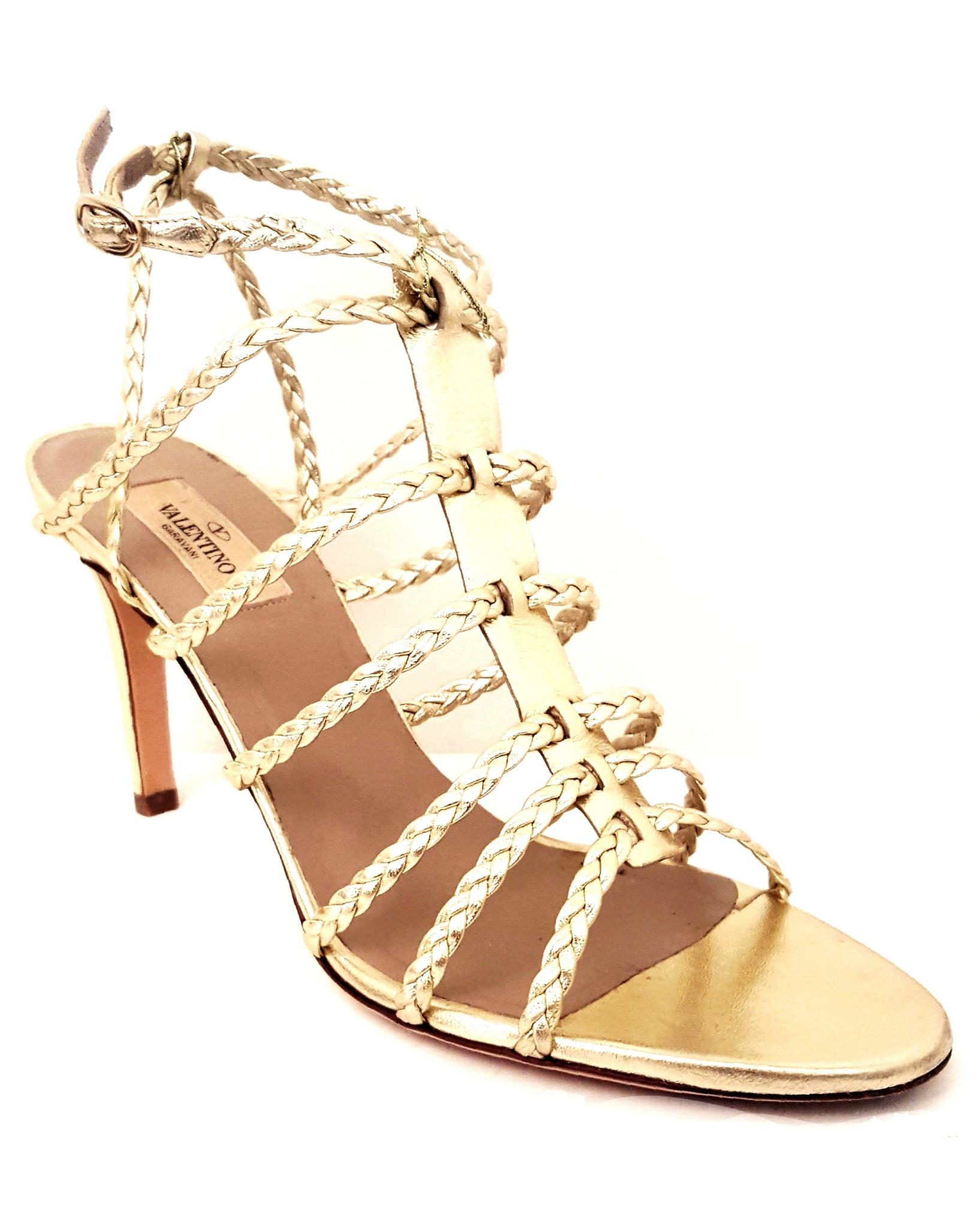 Valentino Gold Tone Braided Strappy Open Toe Sandals In Excellent Condition For Sale In Palm Beach, FL