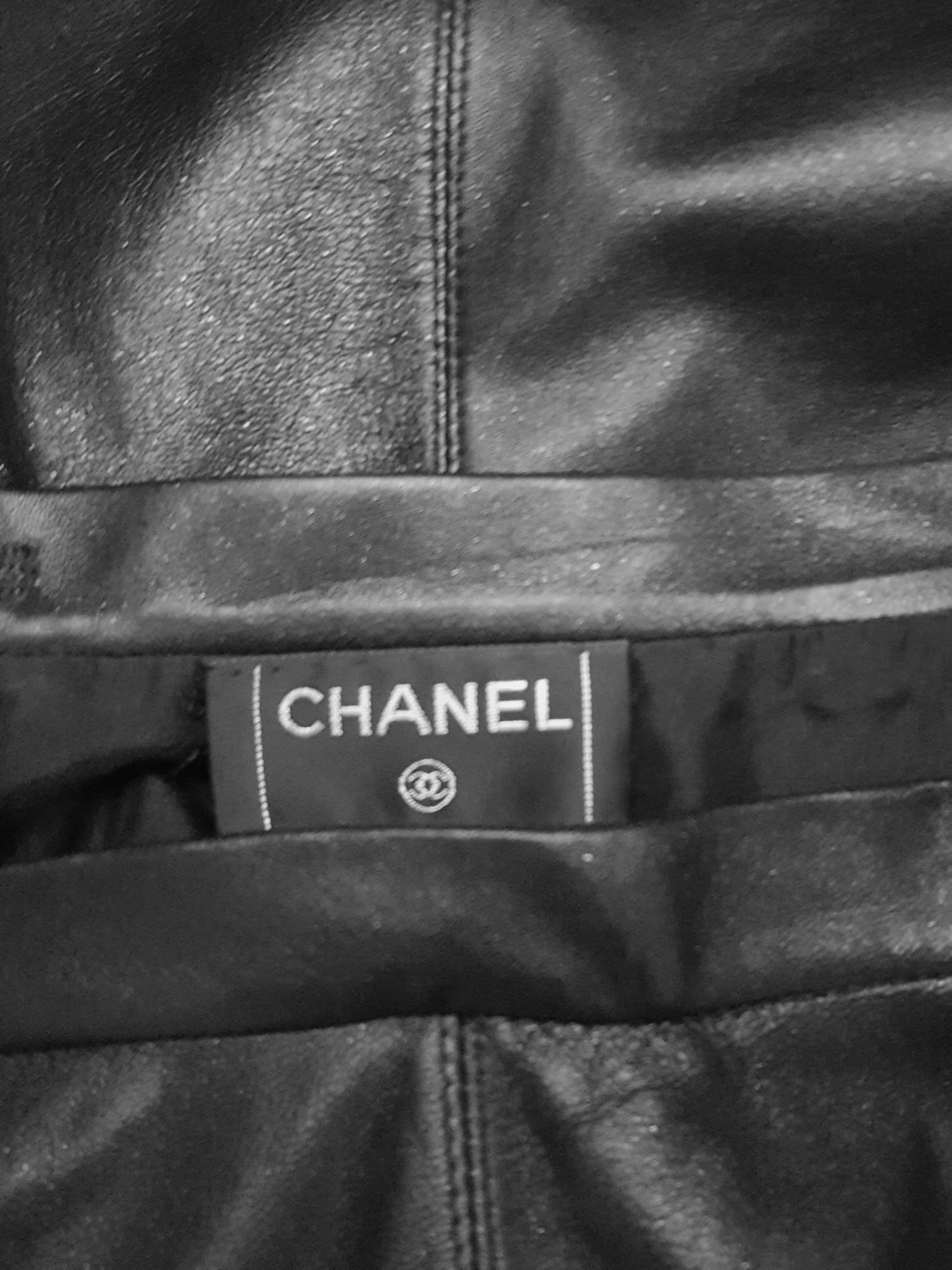 Women's Chanel Black Leather skirt 2002 Fall 40 For Sale