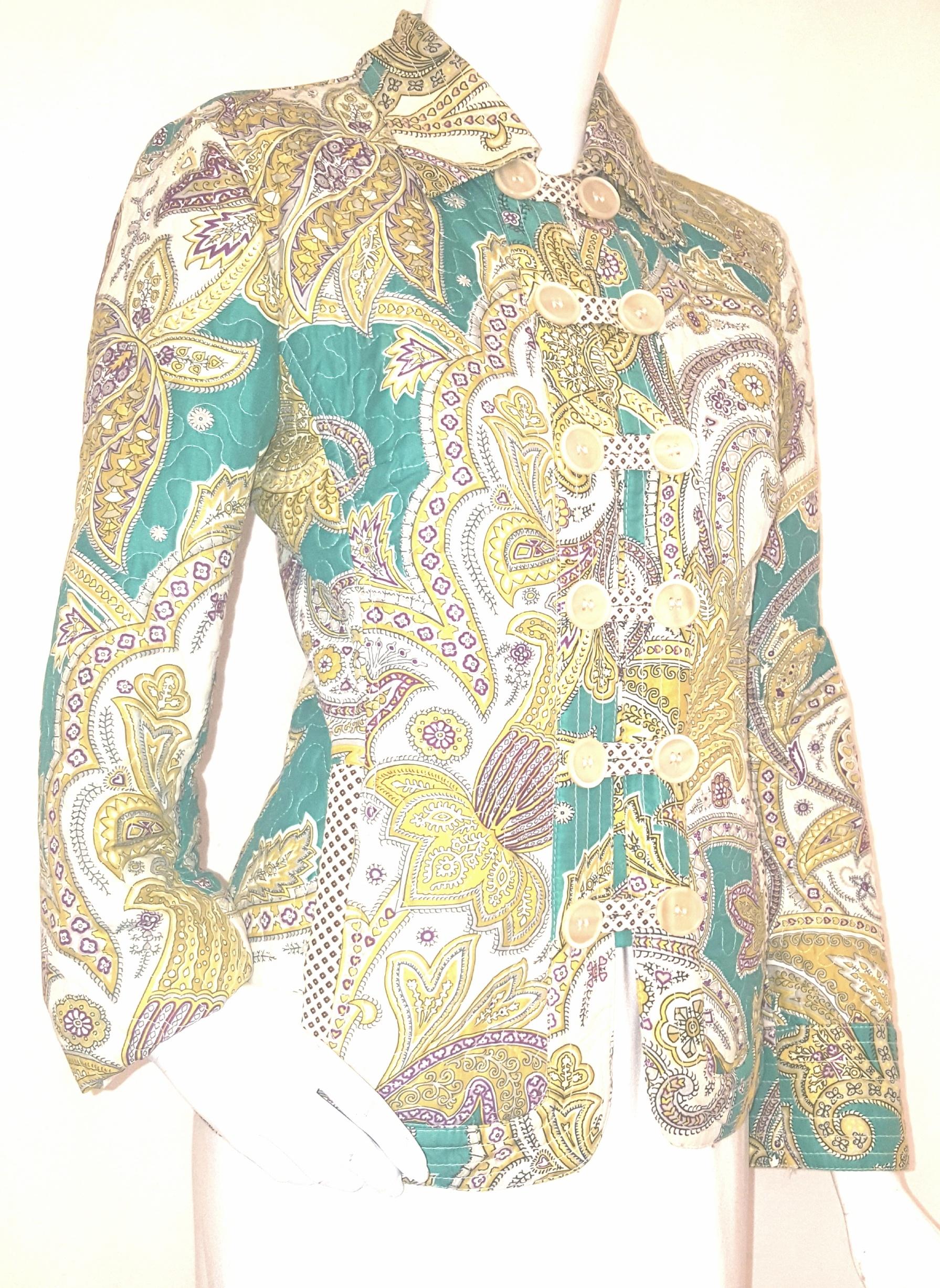  Etro Garden Floral Paisley Green/Yellow Quilted Jacket W/ Tab Buttons In Excellent Condition For Sale In Palm Beach, FL