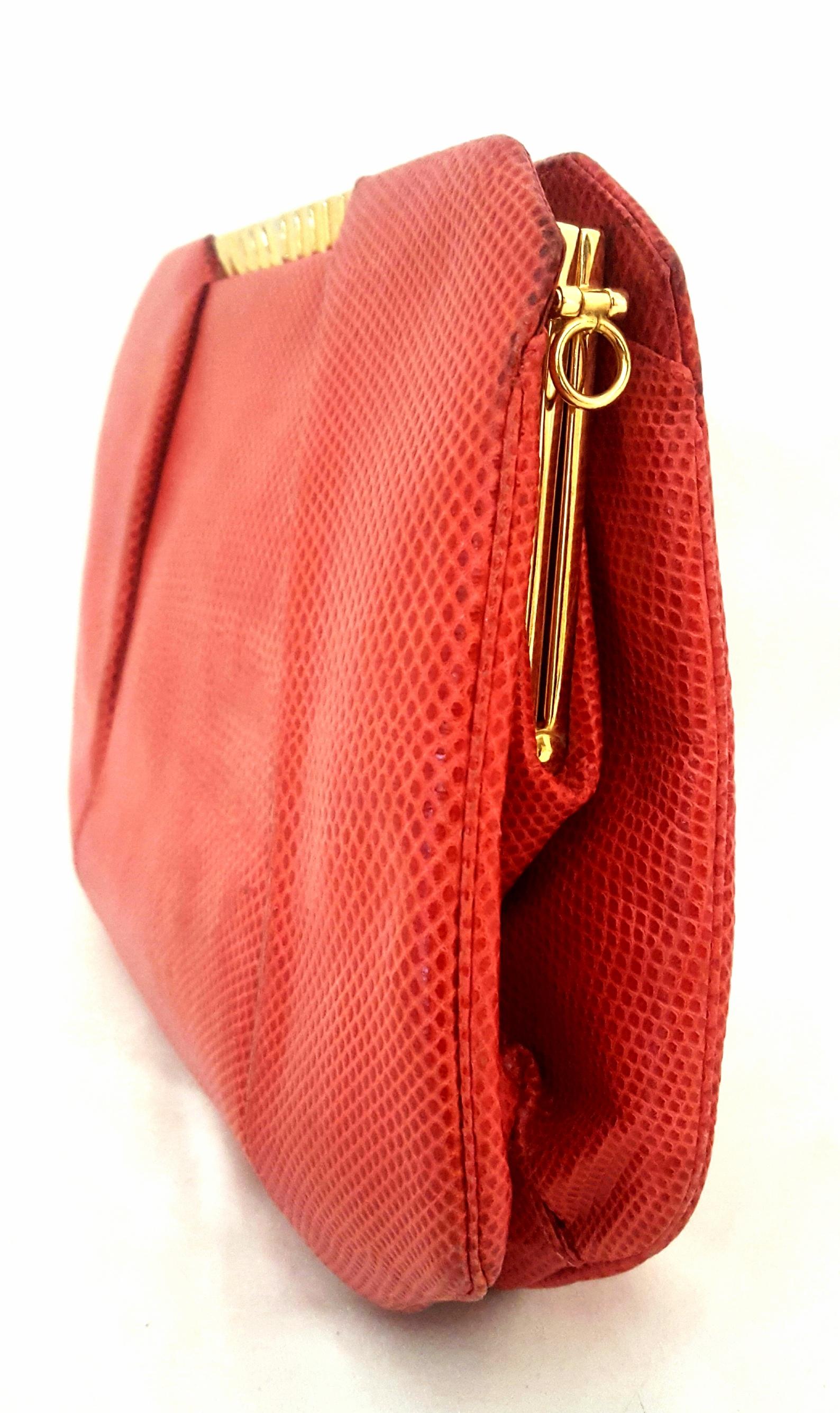 Judith Leiber 1970's Vintage Red Karung Snakeskin Bag In Good Condition For Sale In Palm Beach, FL