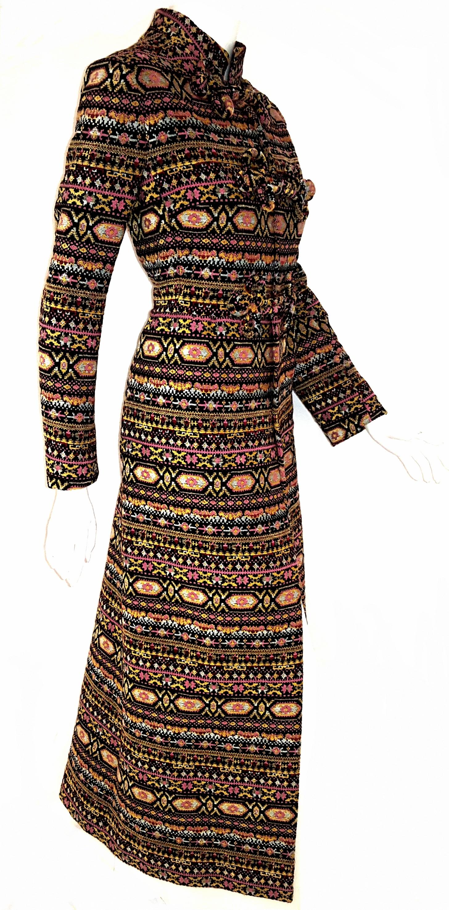 Valentino Tapestry Pattern 2012/13 Runway Collection Long Coat Size 10 US In Excellent Condition For Sale In Palm Beach, FL