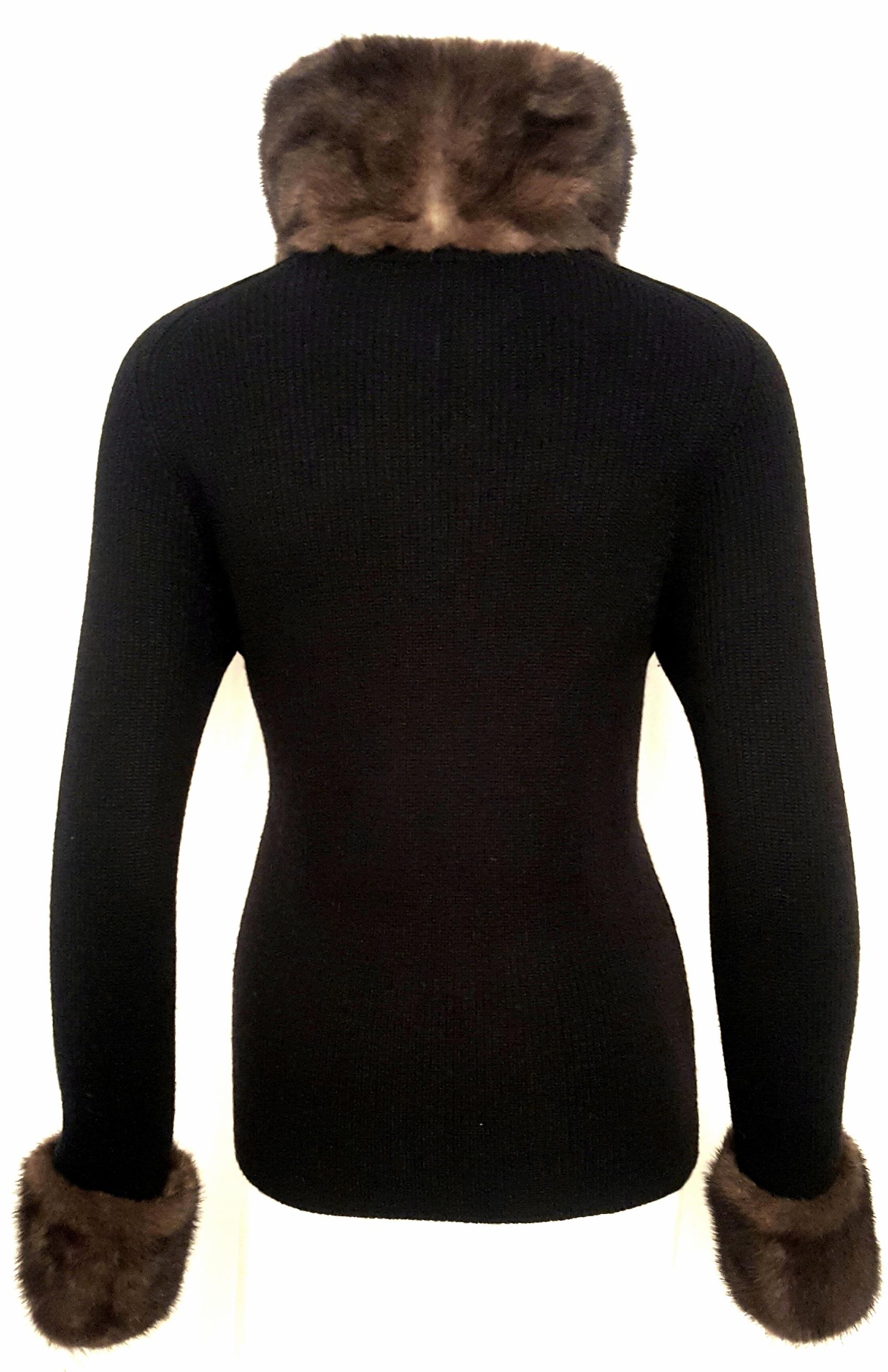 Oscar de la Renta Wool Crochet Sweater W/ Denmark Mink Trim Size M In Excellent Condition For Sale In Palm Beach, FL