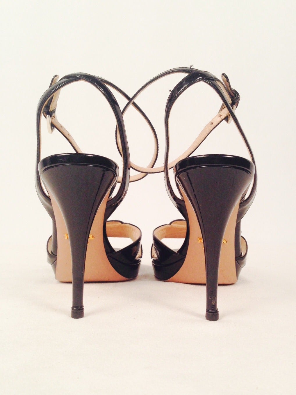 Prada Smoking Lips Ankle Strap Patent High Heel Sandals In Good Condition For Sale In Palm Beach, FL