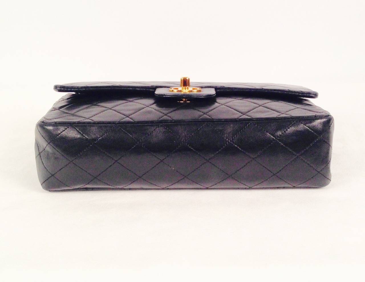 Women's Vintage Chanel Black 2.55 Bag Medium For Sale