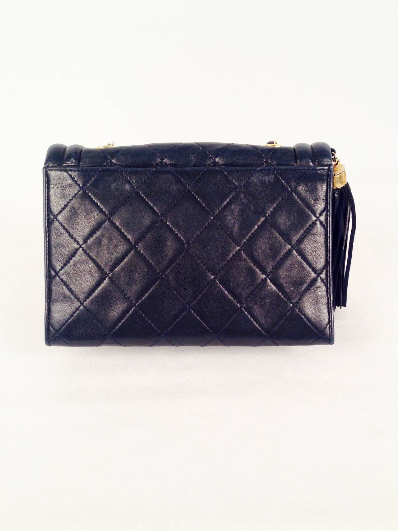 Vintage Chanel Navy Quilted Lambskin Single Flap Bag With Tassel In Excellent Condition For Sale In Palm Beach, FL