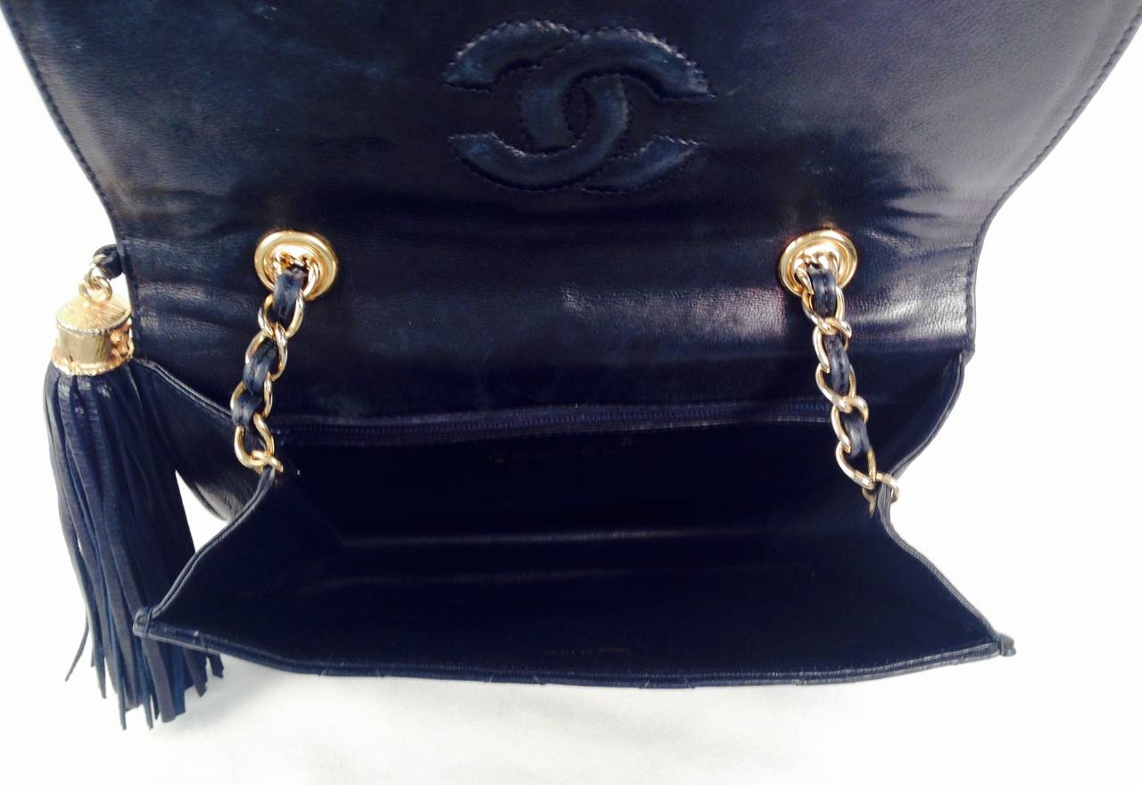 Vintage Chanel Navy Quilted Lambskin Single Flap Bag With Tassel For Sale 3