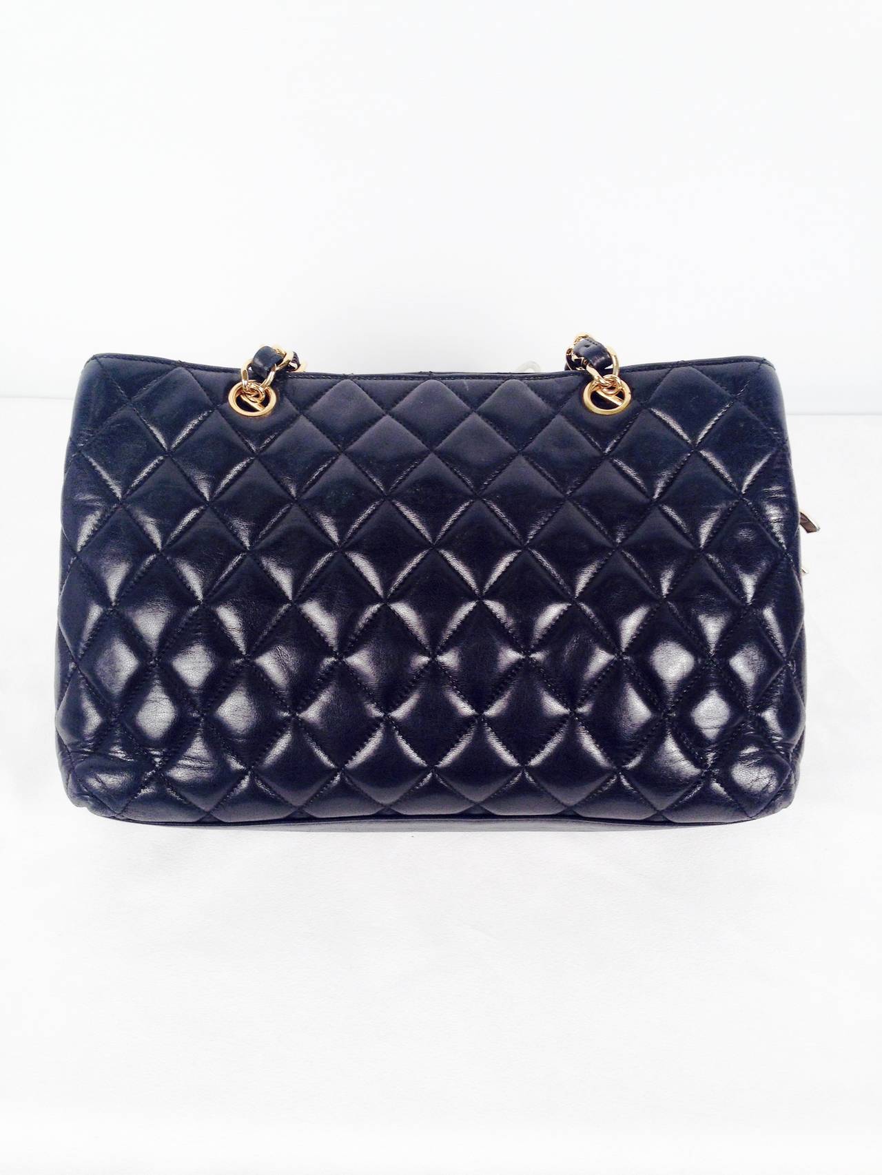 Vintage Chanel Black Quilted Lambskin Shoulder Bag In Excellent Condition For Sale In Palm Beach, FL