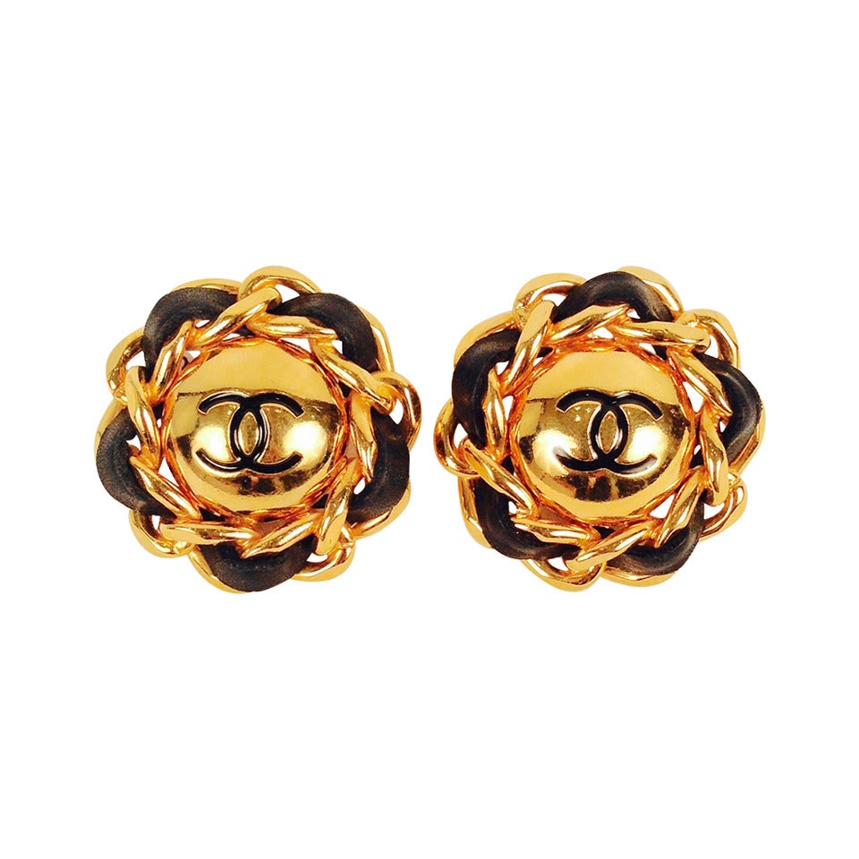 As New 1990s Chanel Chain Clip On Earrings For Sale