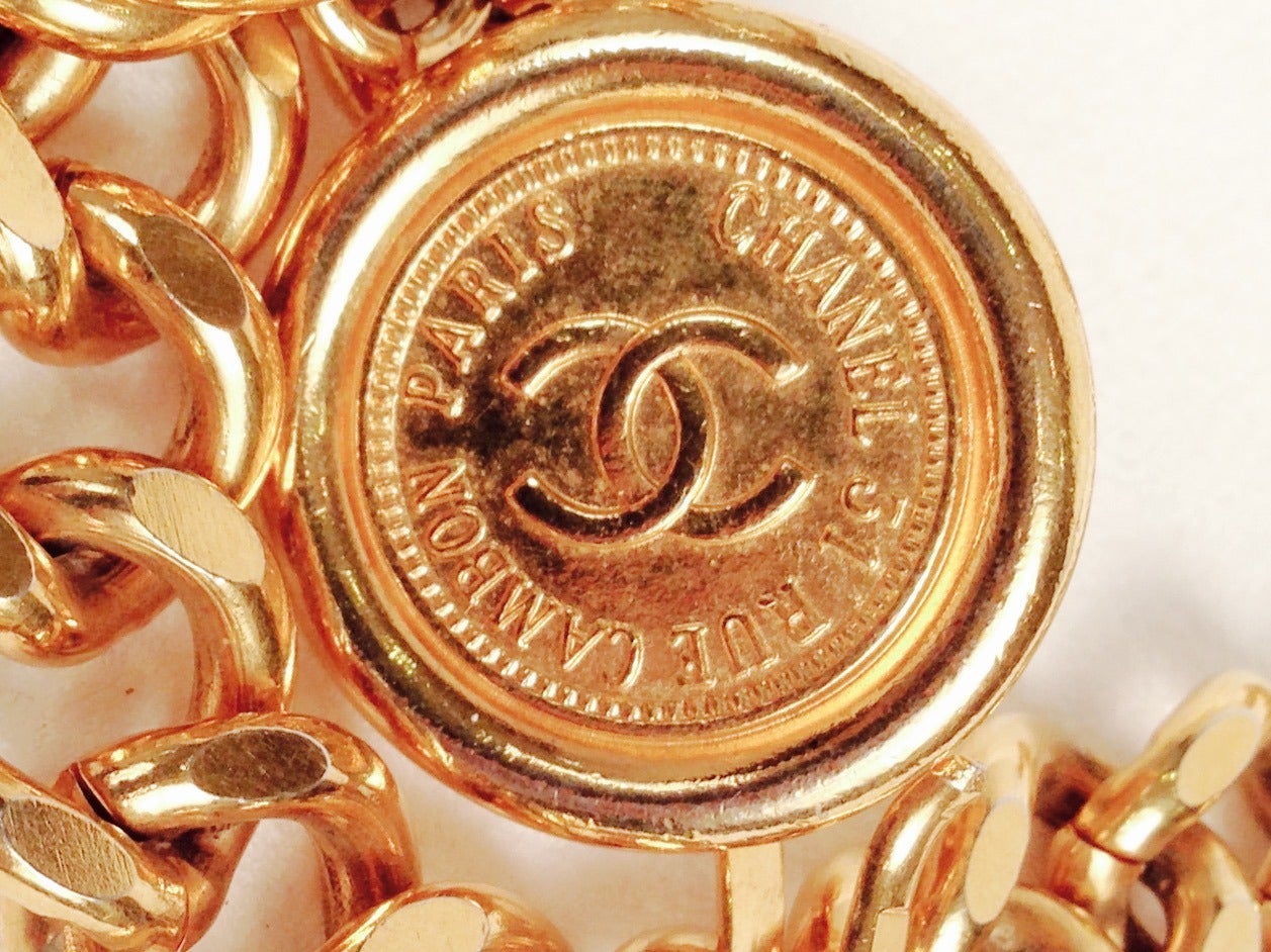 1990s Chanel Gold Tone Medallion Chain Belt In Good Condition For Sale In Palm Beach, FL