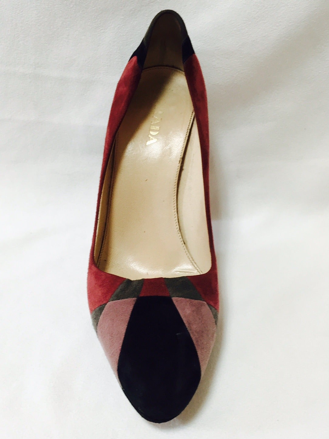 Prada Multicolor Suede Pumps In Good Condition For Sale In Palm Beach, FL