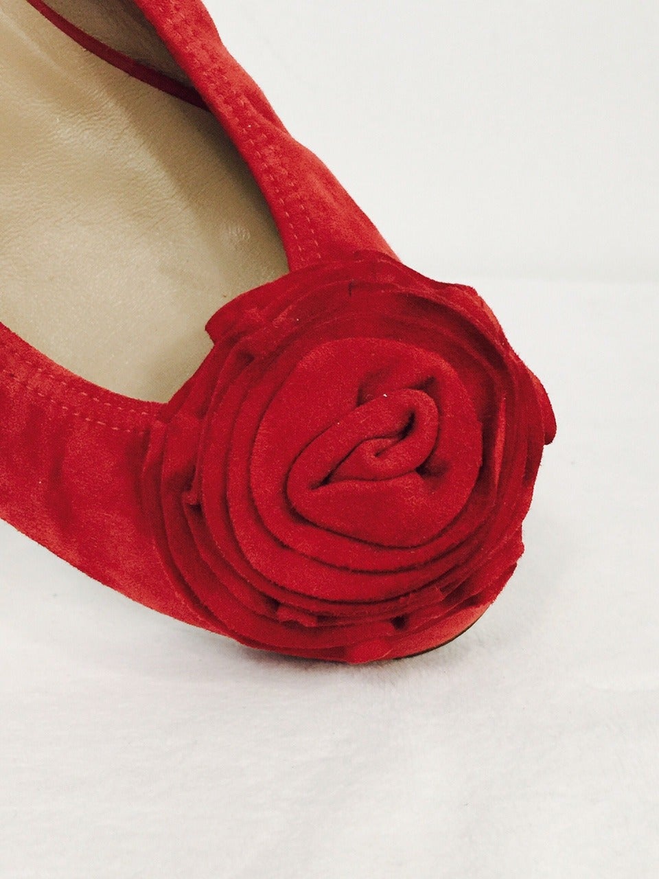 New Valentino Garavani Red Suede Ballerina Flats In New Condition For Sale In Palm Beach, FL