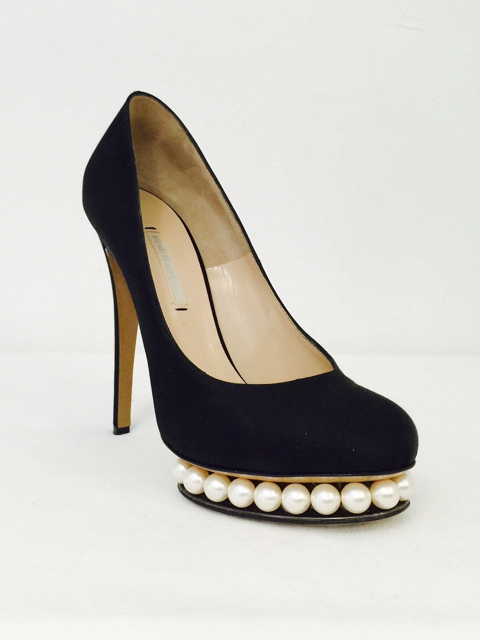 New NIcholas Kirkwood Casati Pearl Platform Satin Pumps In New Condition For Sale In Palm Beach, FL