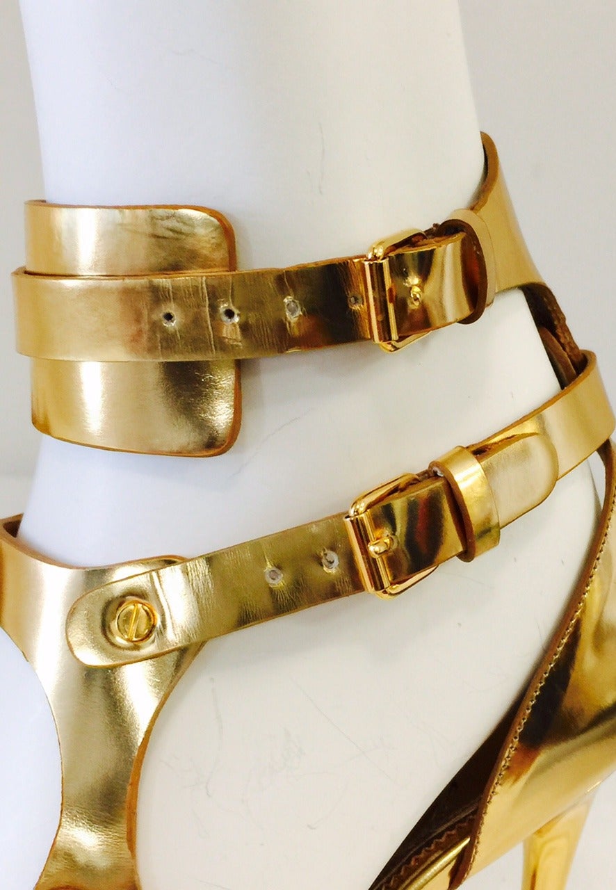 TOM FORD 26S GOLD BUCKLE HEELS 105 MM IN RED VELVET