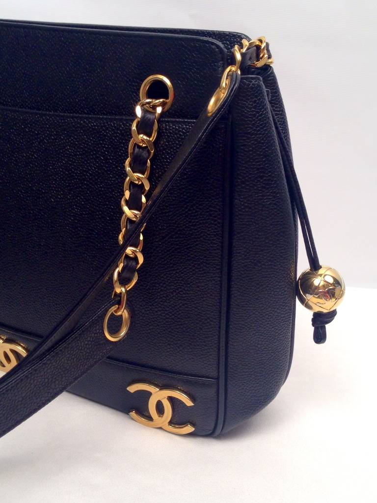 Chanel Caviar Leather  Logo Shoulder Bag In Excellent Condition For Sale In Palm Beach, FL