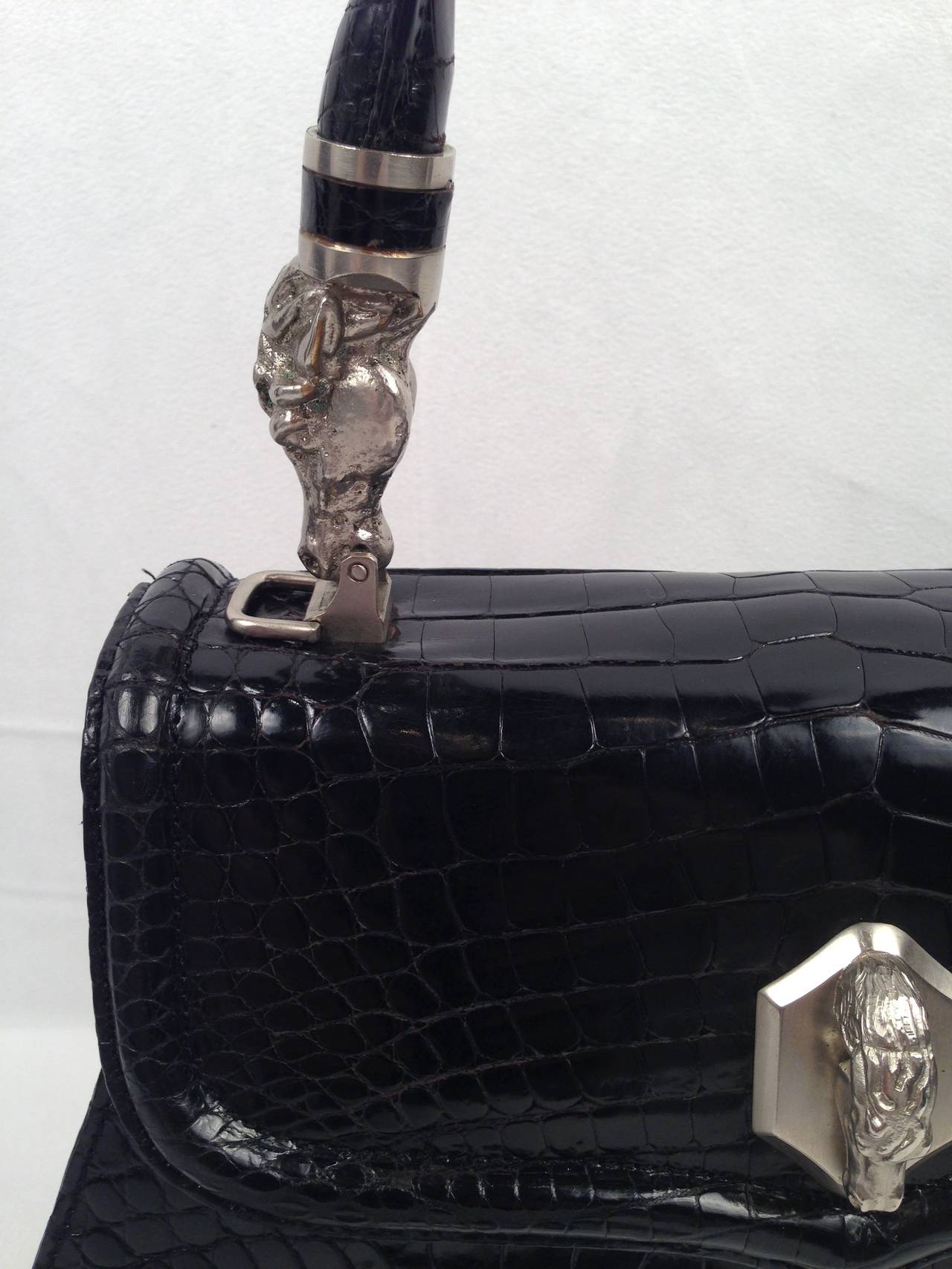 Vintage SISO Black Crocodile Structured Handbag With Horse Head Hardware In Excellent Condition For Sale In Palm Beach, FL