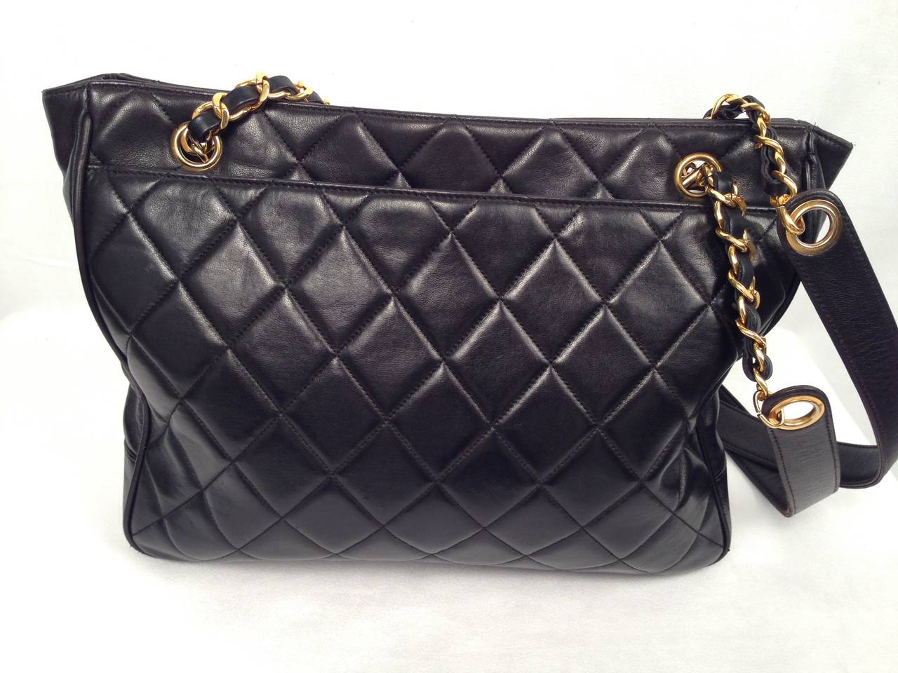 1990's Chanel Quilted Lambskin Tote With Gold Bauble In Excellent Condition For Sale In Palm Beach, FL