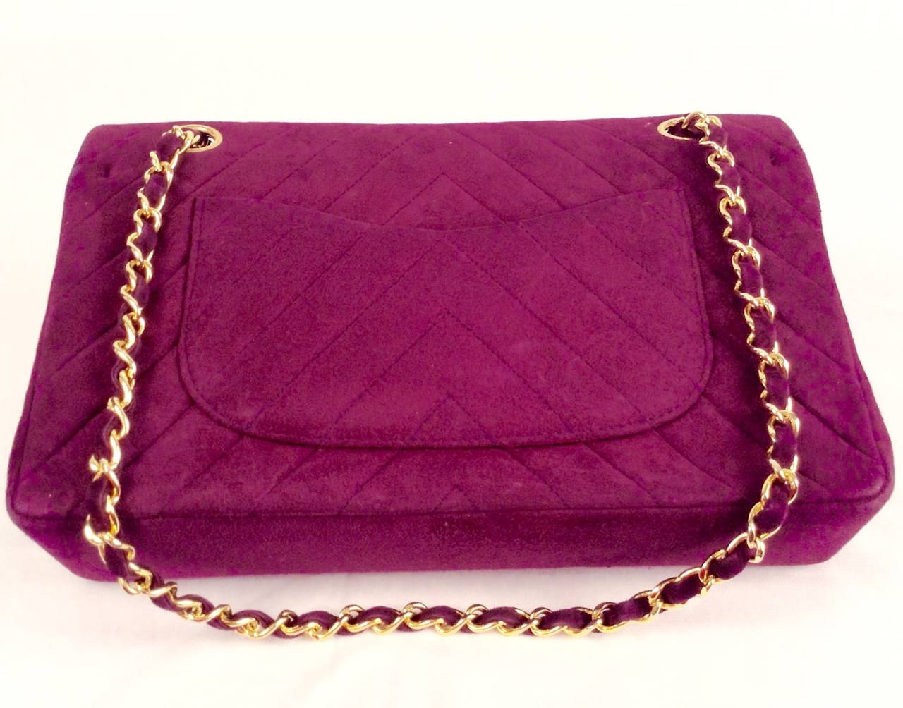 Vintage Chanel Plum Suede Chevron Quilted Double Flap Bag In Excellent Condition For Sale In Palm Beach, FL