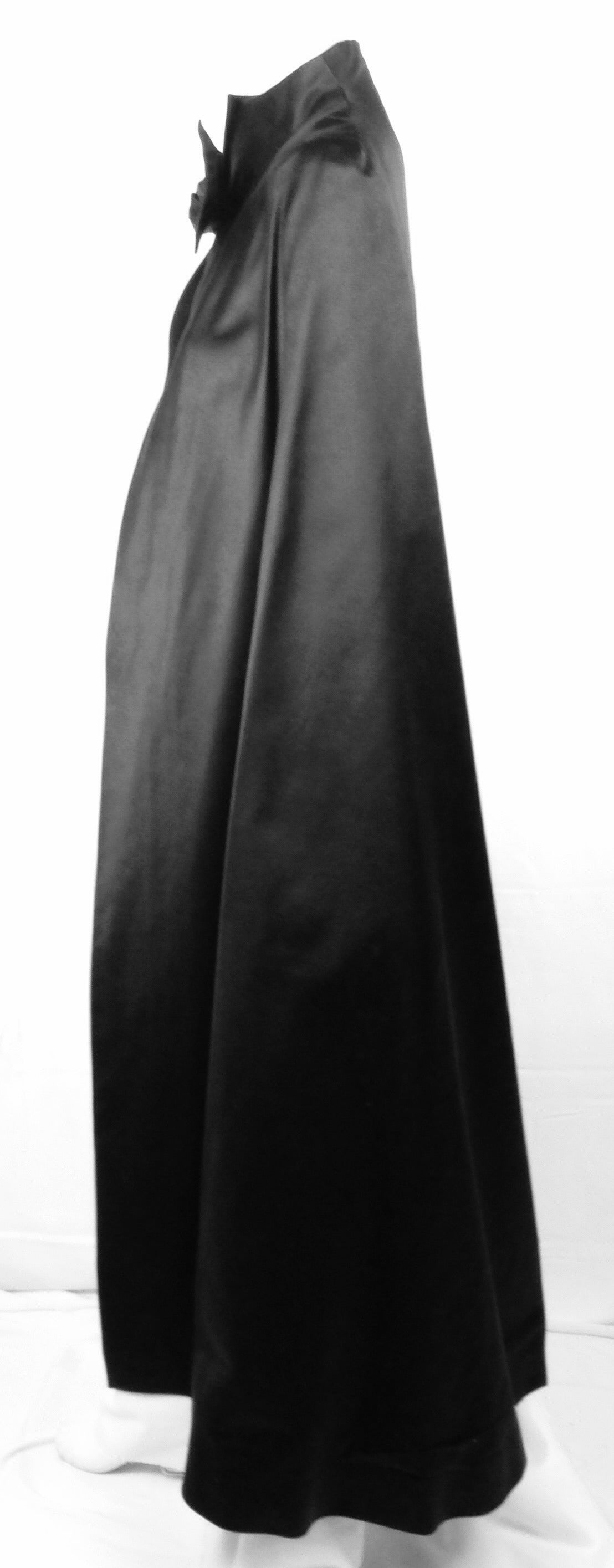 Vintage Pauline Trigere Long Black Satin Cape In Excellent Condition For Sale In Palm Beach, FL