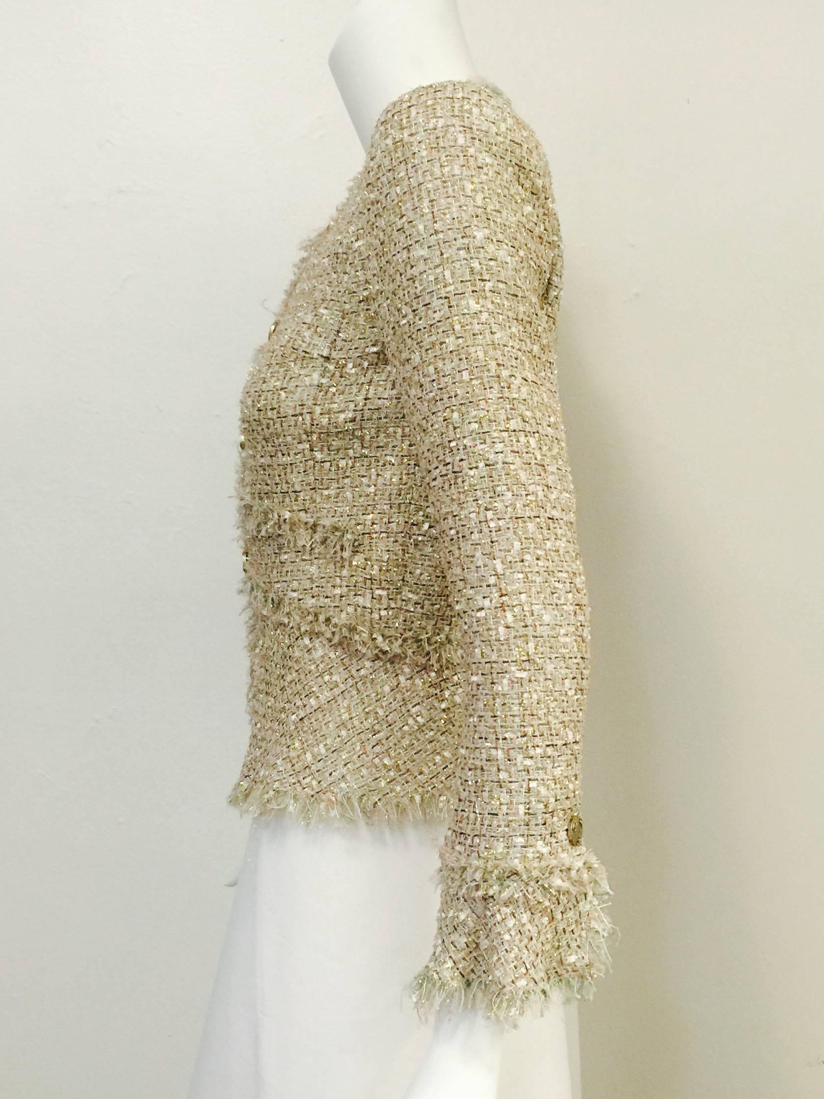 Chanel 2005 Frühjahr Mehrfarbige Tweed-Jacke mit Metallic-Gold-Verzierung Damen