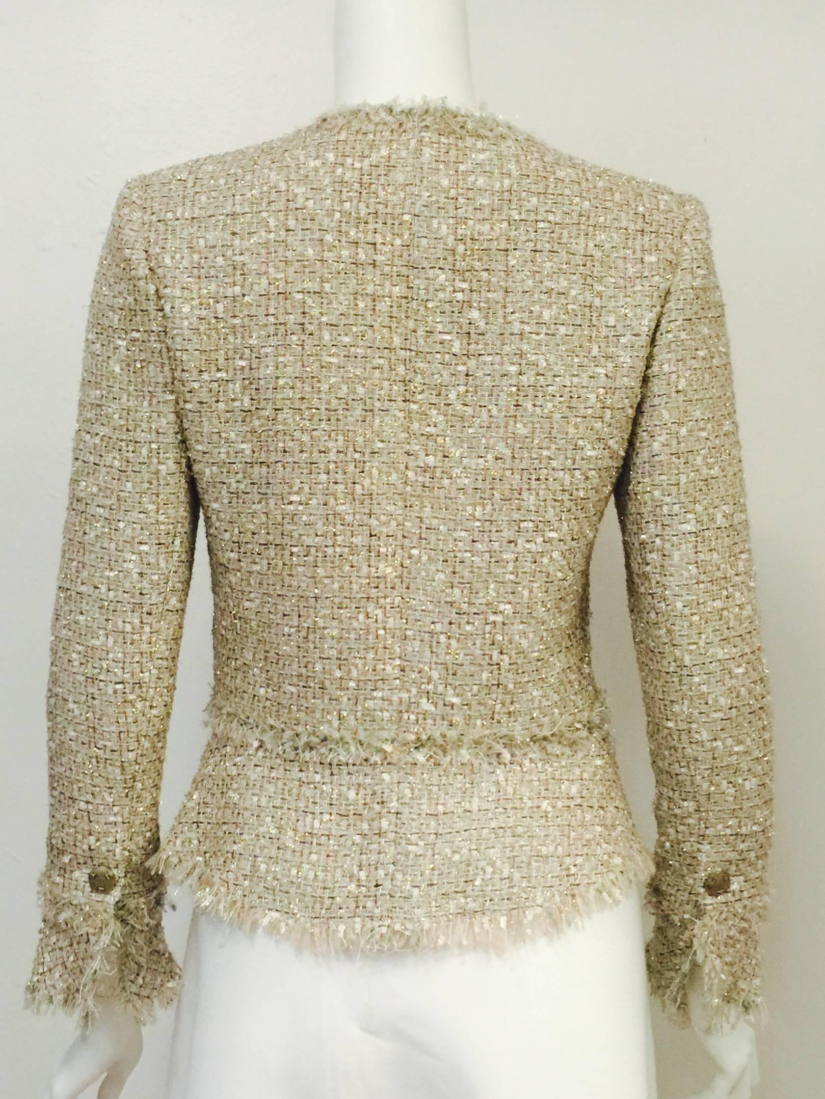 Chanel 2005 Frühjahr Mehrfarbige Tweed-Jacke mit Metallic-Gold-Verzierung im Zustand „Hervorragend“ in Palm Beach, FL