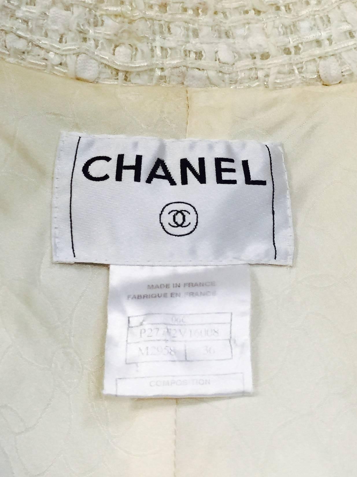 Chanel 2006 Cruise Collection Fitted Ivory Tweed Jacket  In Excellent Condition In Palm Beach, FL