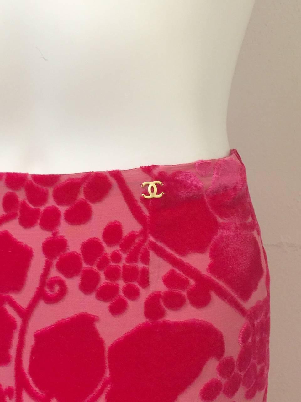 Women's Chanel 2001 Cruise Collection Fuschia Velvet Burnout Skirt   For Sale