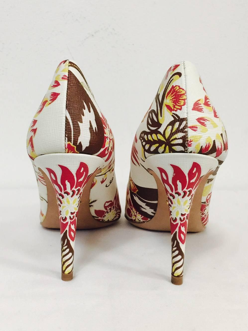 New Prada Floral Print Saffiano Leather Pointed Toe High Heel Pumps  In New Condition In Palm Beach, FL