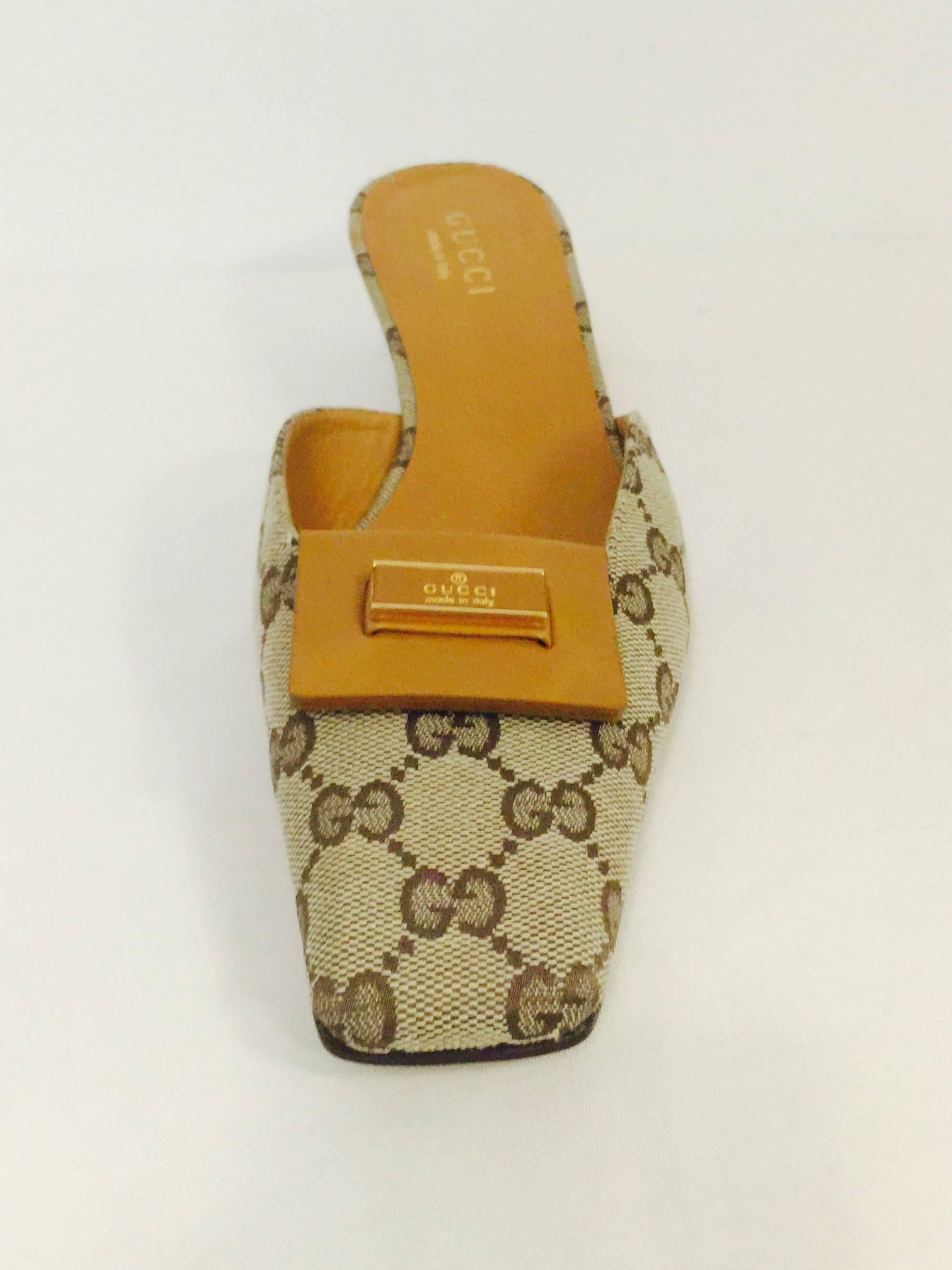 Women's Never Worn Gucci Beige and Ebony Monogram Canvas Square Toe Slides 