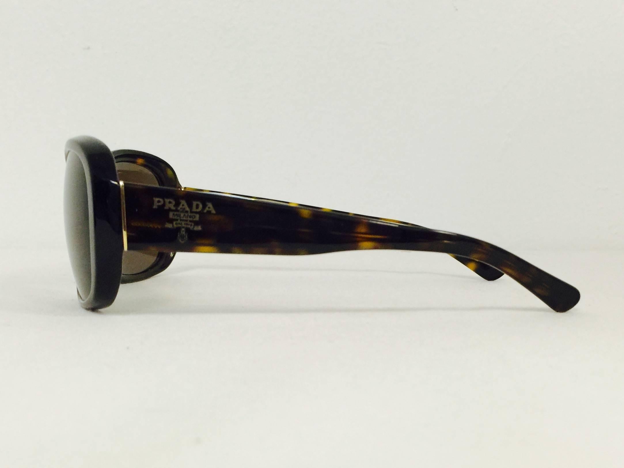 Prada SPR 31N Schildpatt-Sonnenbrille (Schwarz)