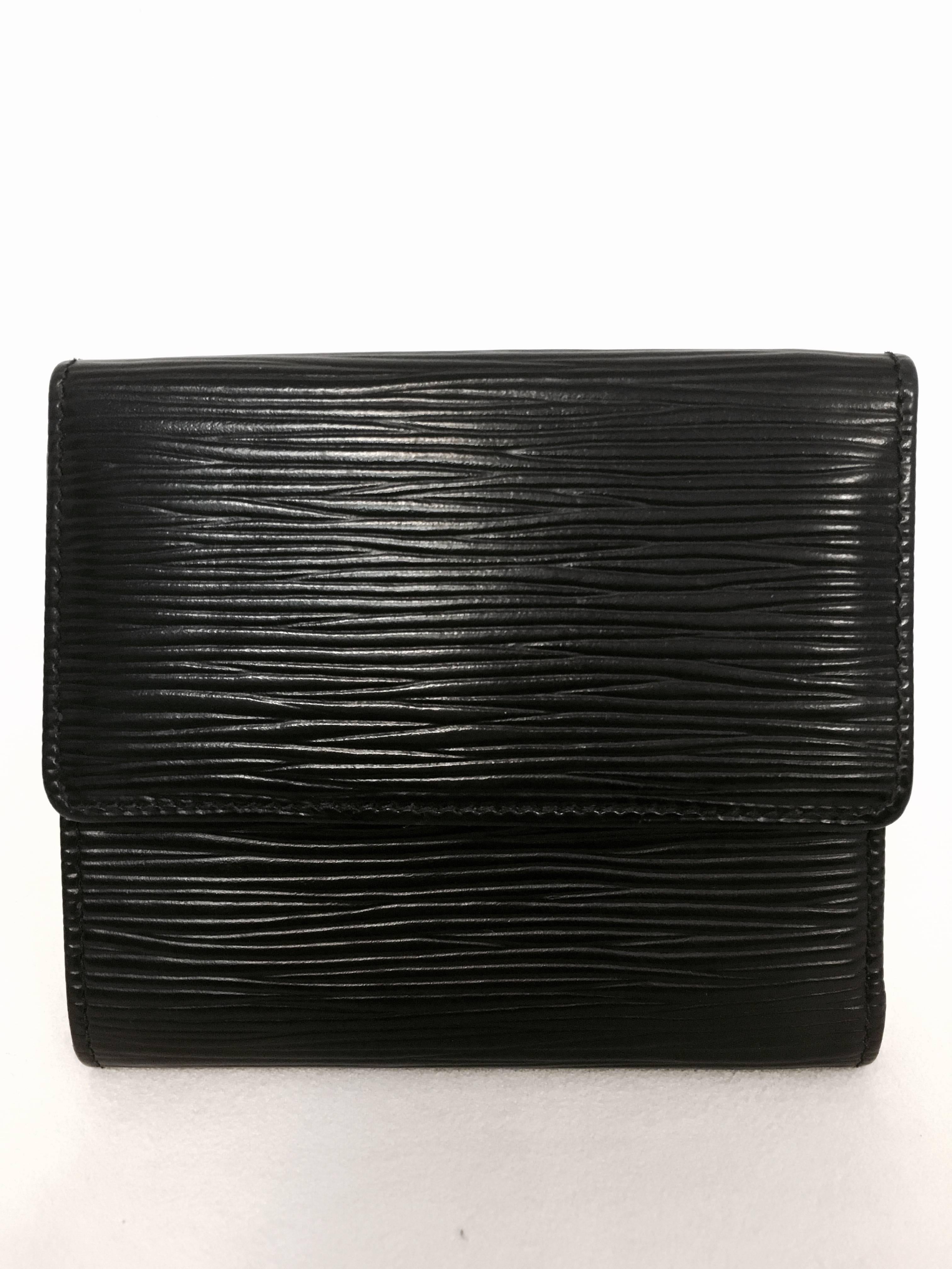 Louis Vuitton Black Epi Leather Elise Wallet is in excellent condition!  Features two main compartments, one dedicated for coins and the other for cards and bills.  4 card slots and two larger slots, a sleeve for bills and an outside space for coins