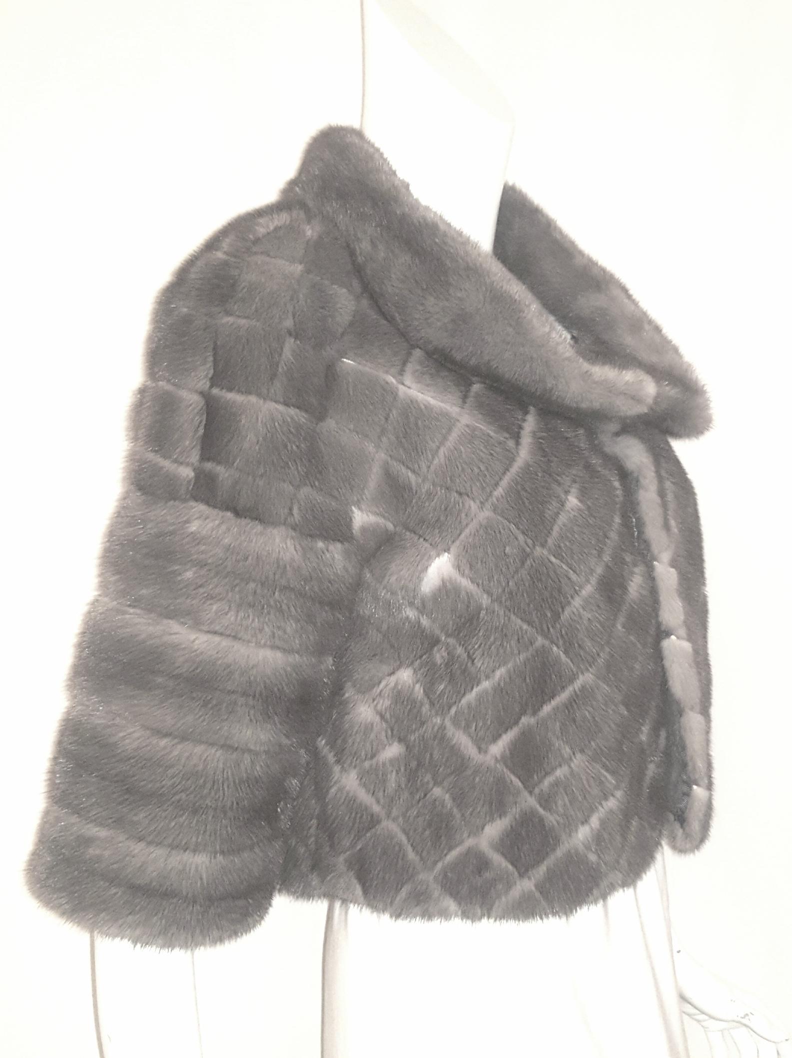 Oscar de la Renta was one of the most celebrated designers of the 20th Century.  This Sterling Mink Jacket illustrates why De la Renta was chosen to design Balmain haute couture!  Jacket features ultra-luxurious mink that has been precisely cut into