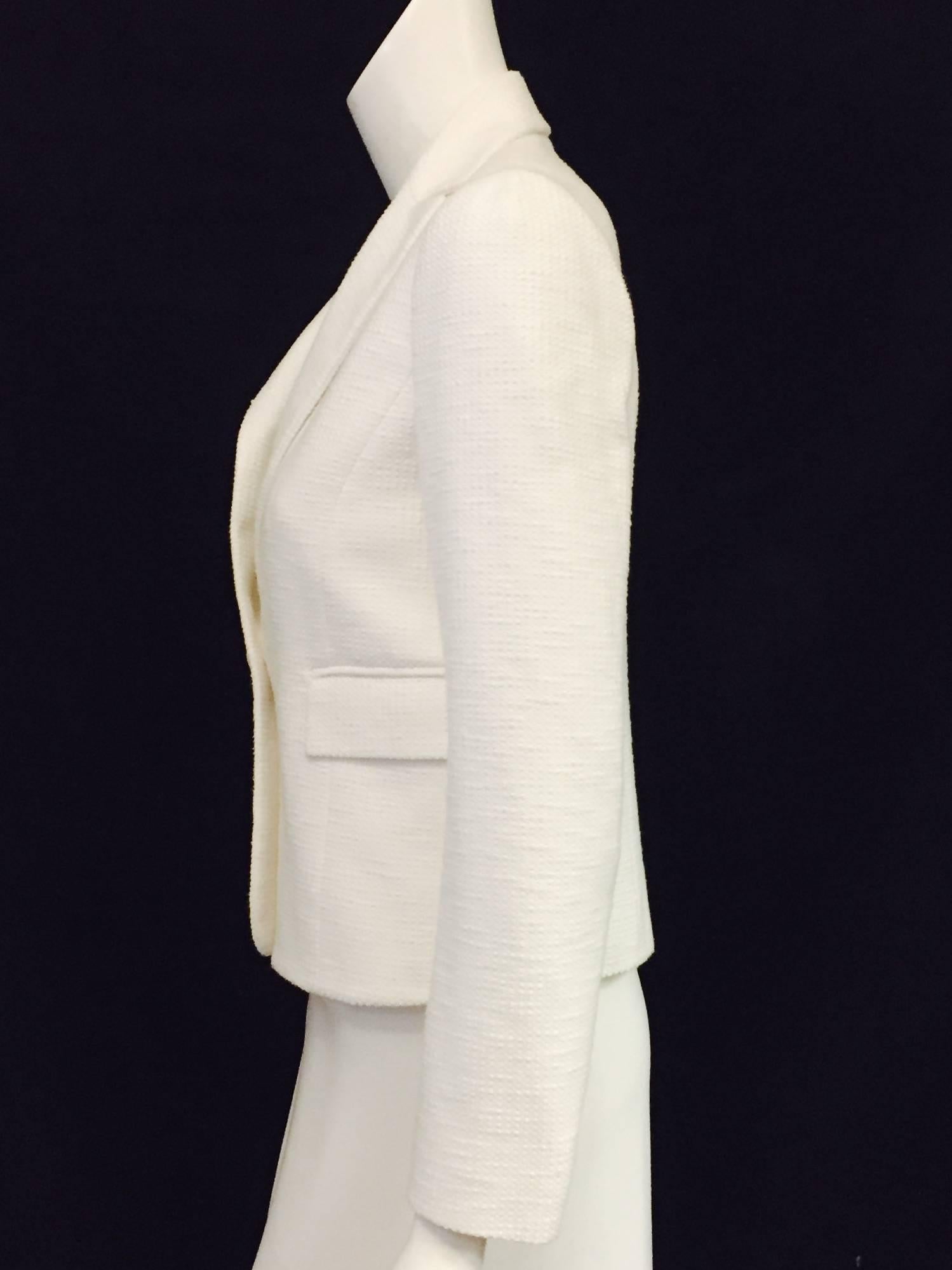 Valentino Ivory Cropped Cotton Jacket w Flap Pockets & Single Button Closure In Excellent Condition For Sale In Palm Beach, FL