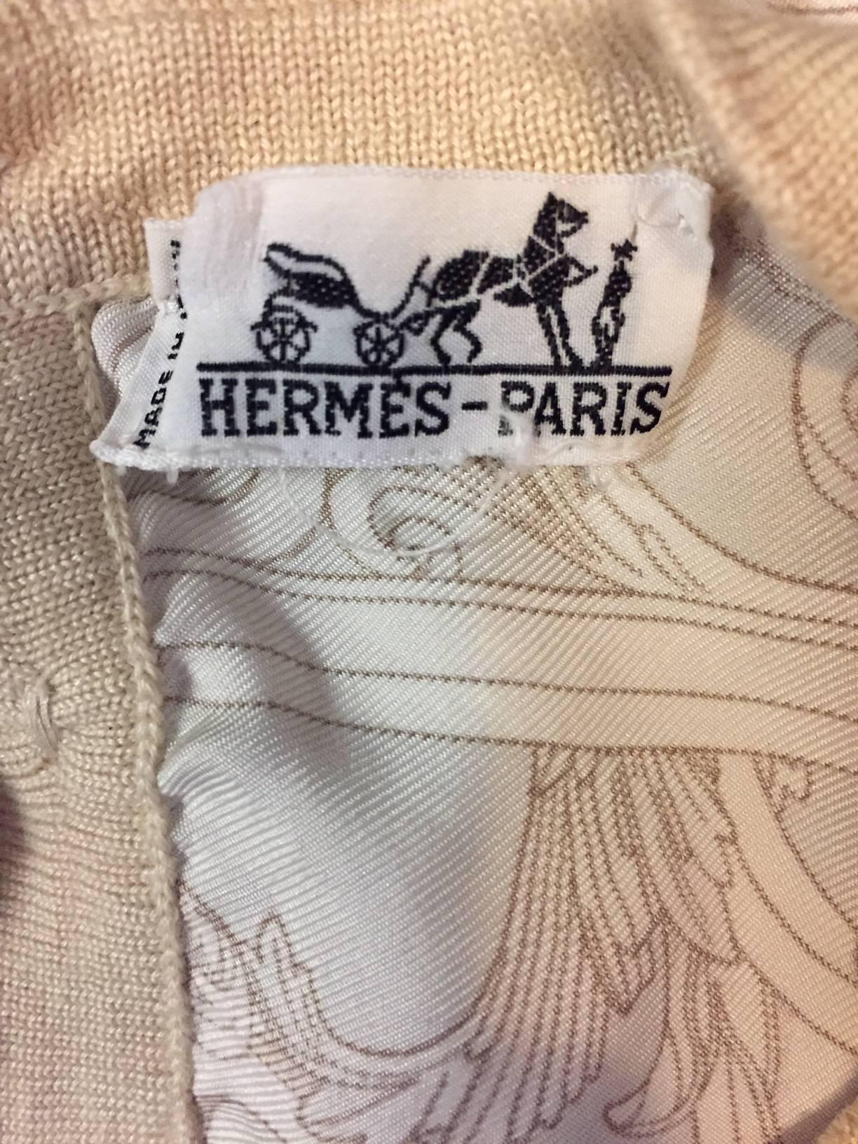 Hermès Tan Silk Hermès on Pegasus Print Sleeveless Top With Banded Trim  For Sale 2