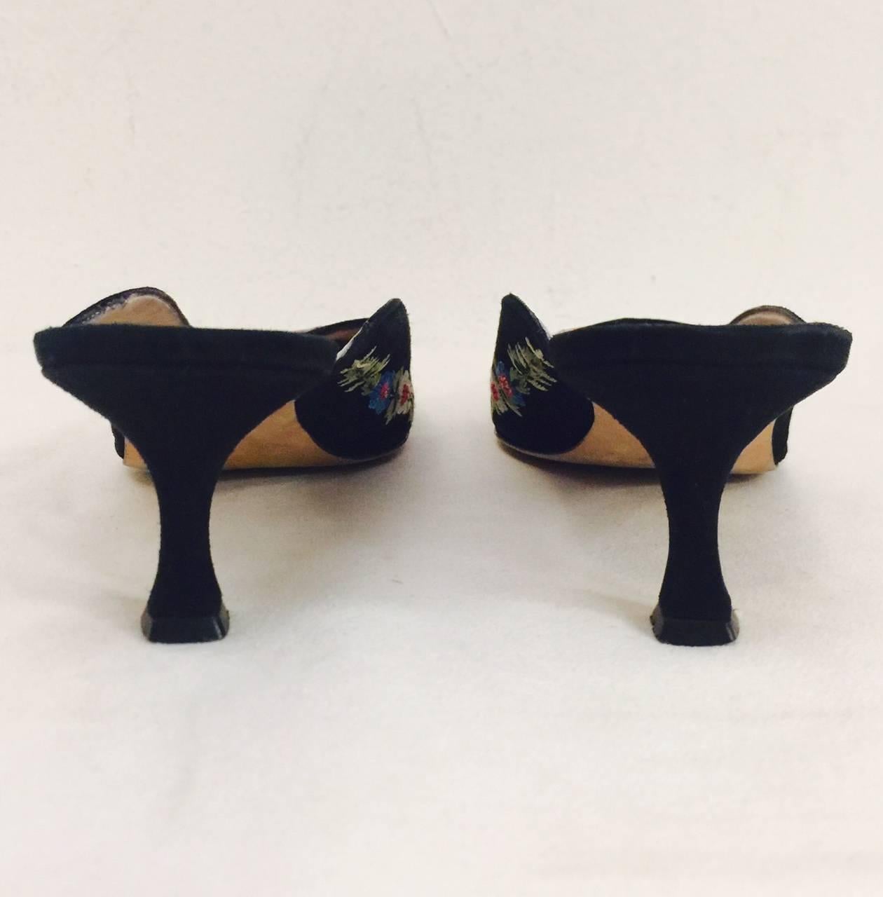Manolo Blahnik Floral Embroidered Black Suede Mule In Excellent Condition In Palm Beach, FL