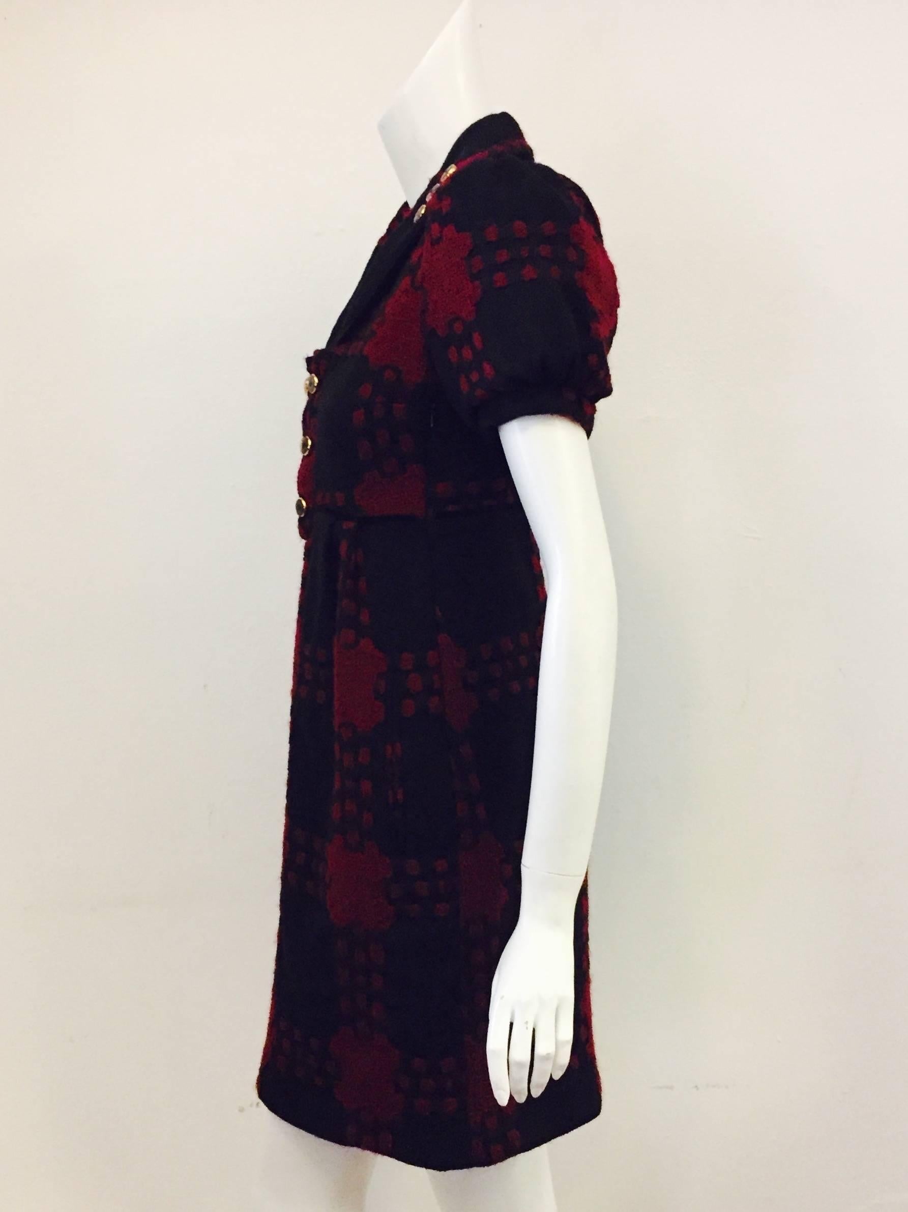 Gucci Black & Burgundy Wool Geometric Design Dress in Dress 38 EU In Excellent Condition For Sale In Palm Beach, FL
