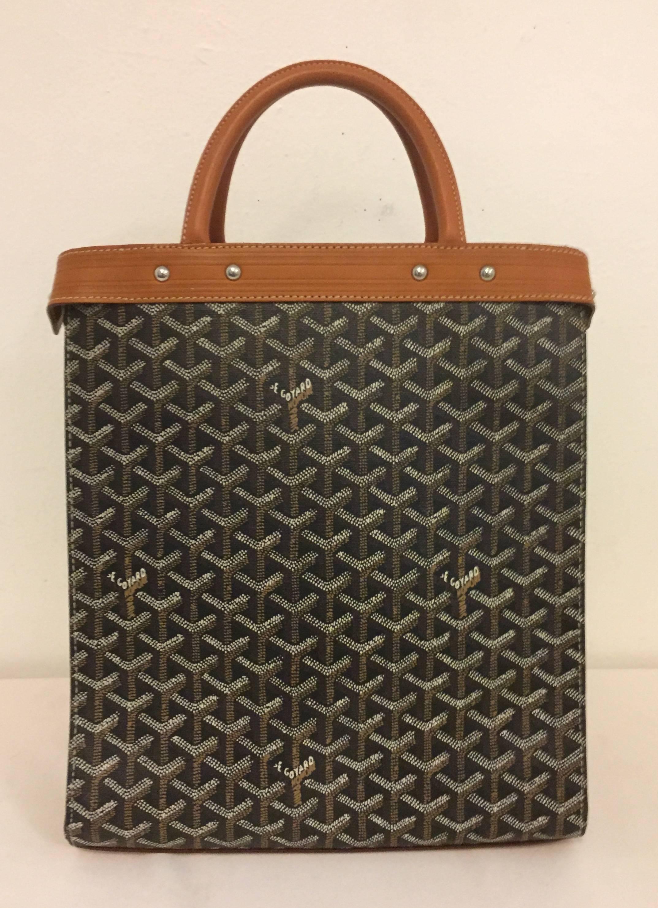 Grand Goyard Handbag in Traditional Brown and White Print In Excellent Condition In Palm Beach, FL