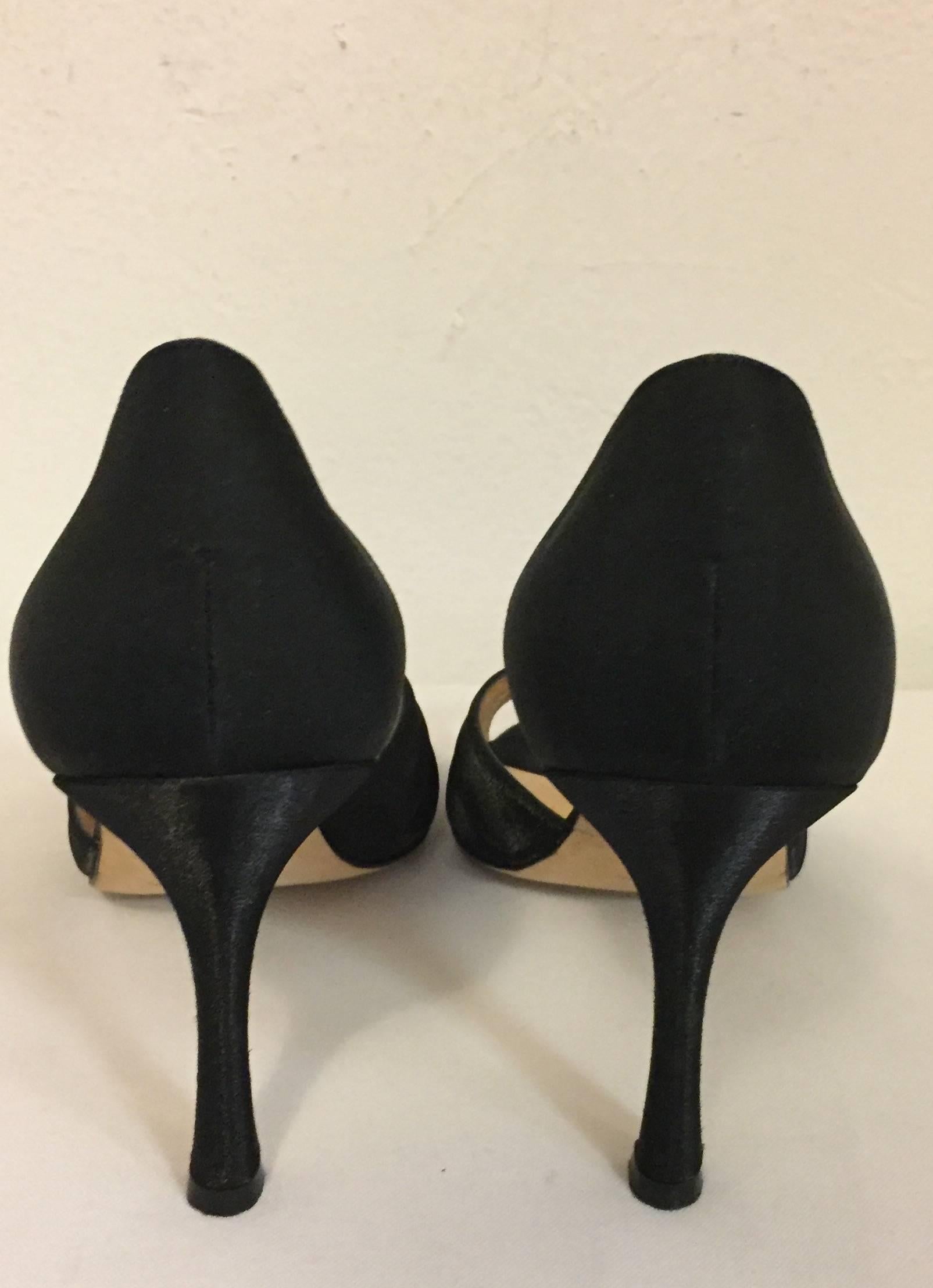 Marvelous Manolo Blahnik Evening Shoes in Black Silk In Excellent Condition In Palm Beach, FL