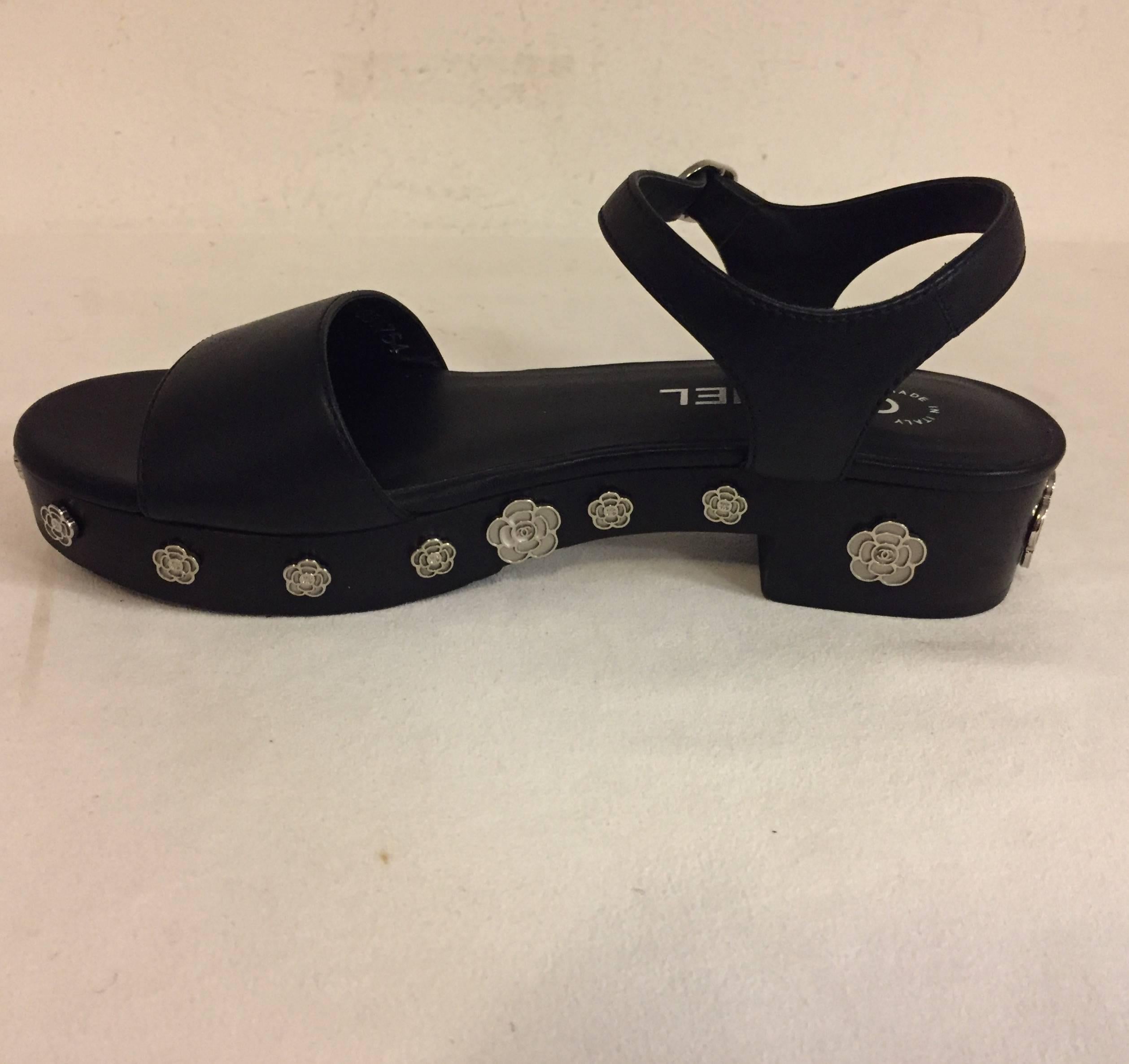 Chanel Camellia Sandals in Black with Silver Camellia Flowers on the Platforms In Excellent Condition For Sale In Palm Beach, FL