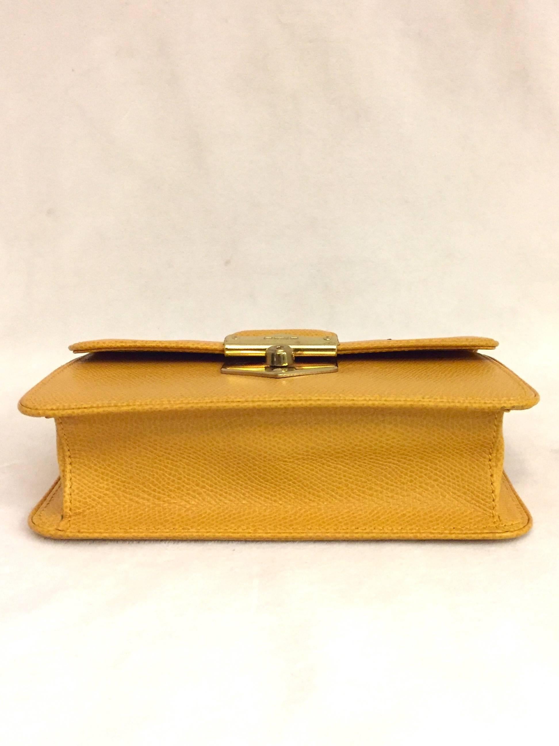 Wathne Dijon Textured Leather Structured Crossbody Bag With Top Handle  In Excellent Condition In Palm Beach, FL
