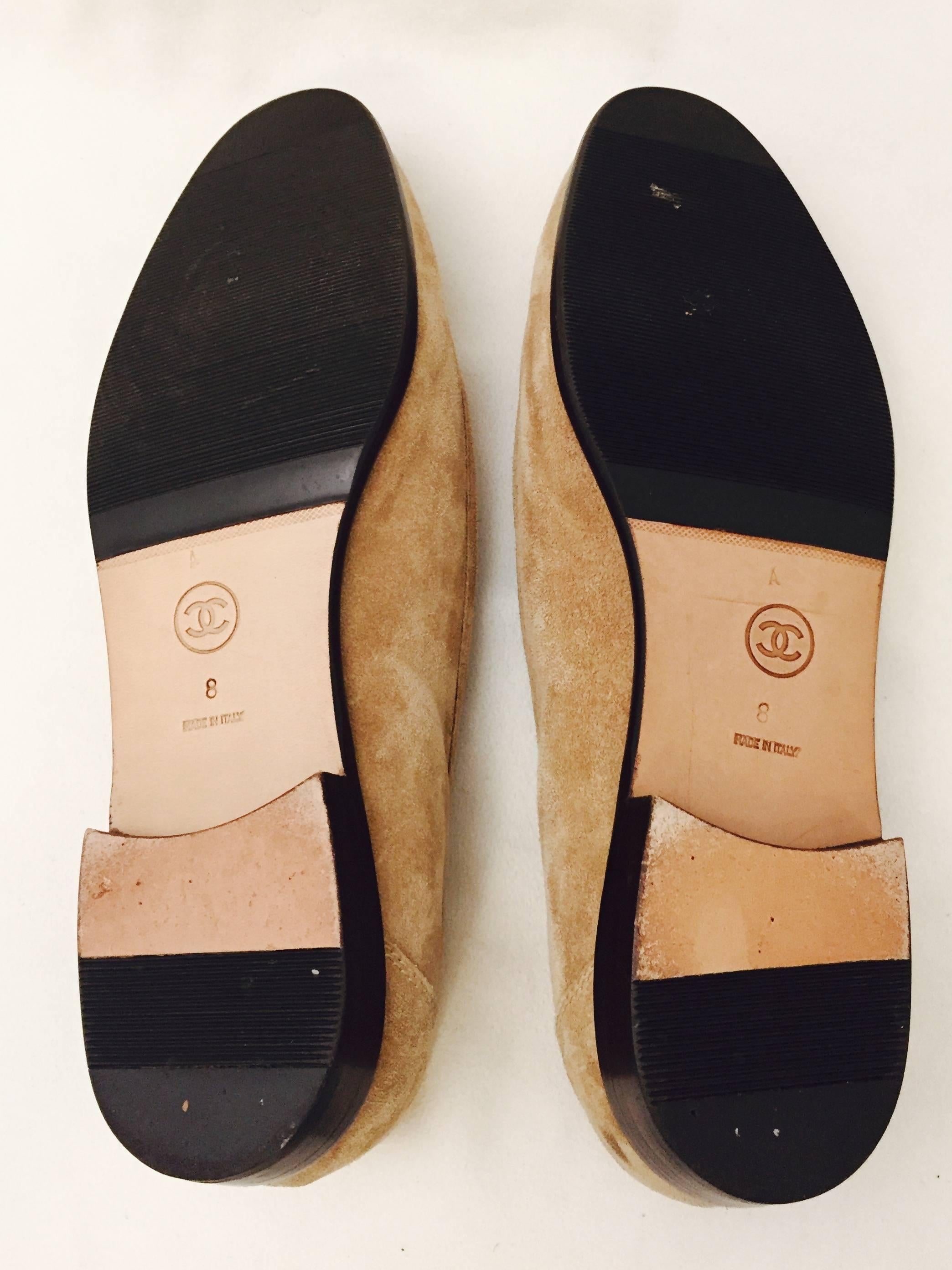 Casual and Chic Chanel Beige Suede Loafers With Stitched CC Logo In Excellent Condition In Palm Beach, FL