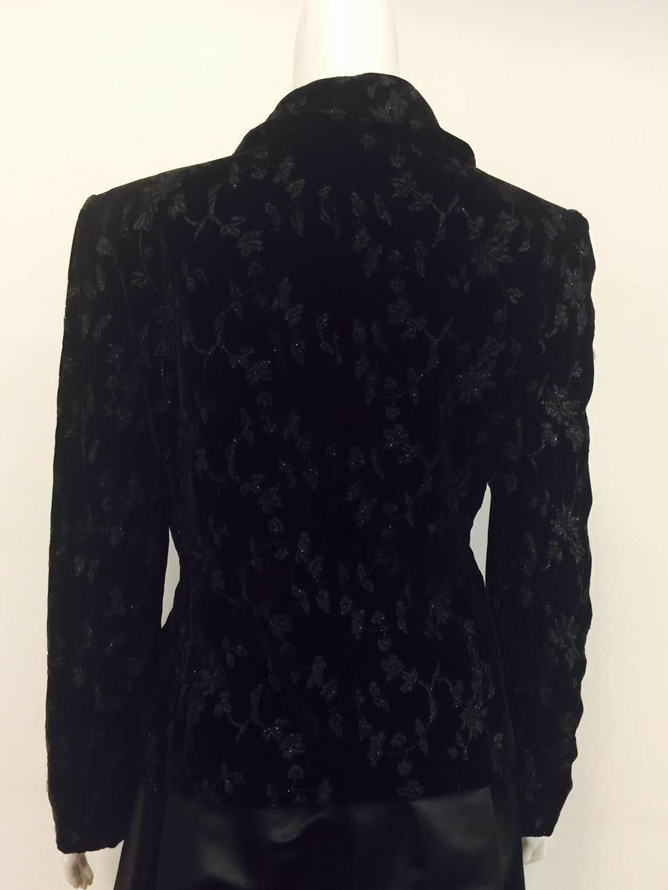 Oscar de la Renta Black Velvet Floral Embroidered Jacket  In Excellent Condition In Palm Beach, FL