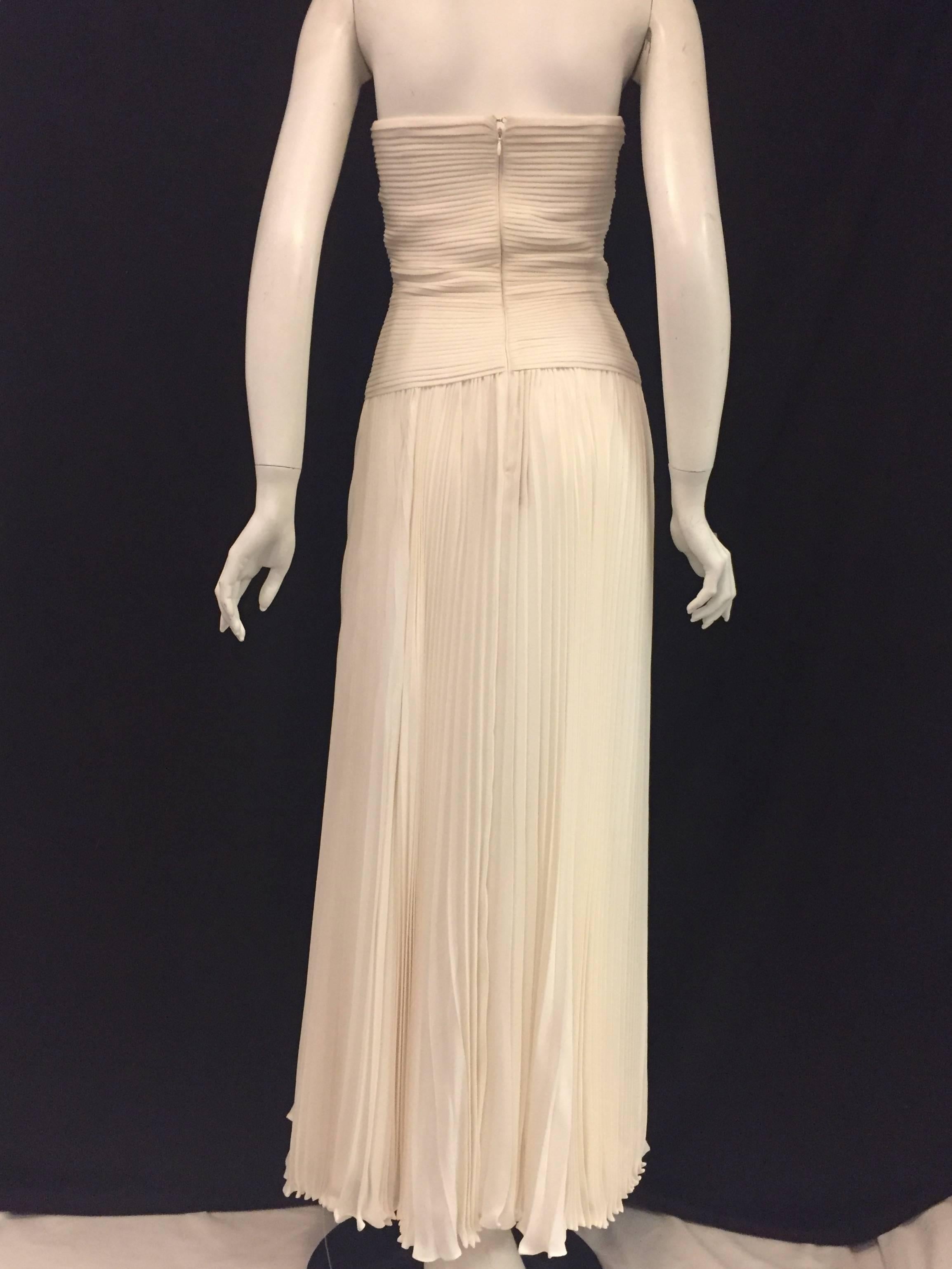 Oscar de la Renta Ivory Accordion Pleated Strapless Evening Gown For Sale 1