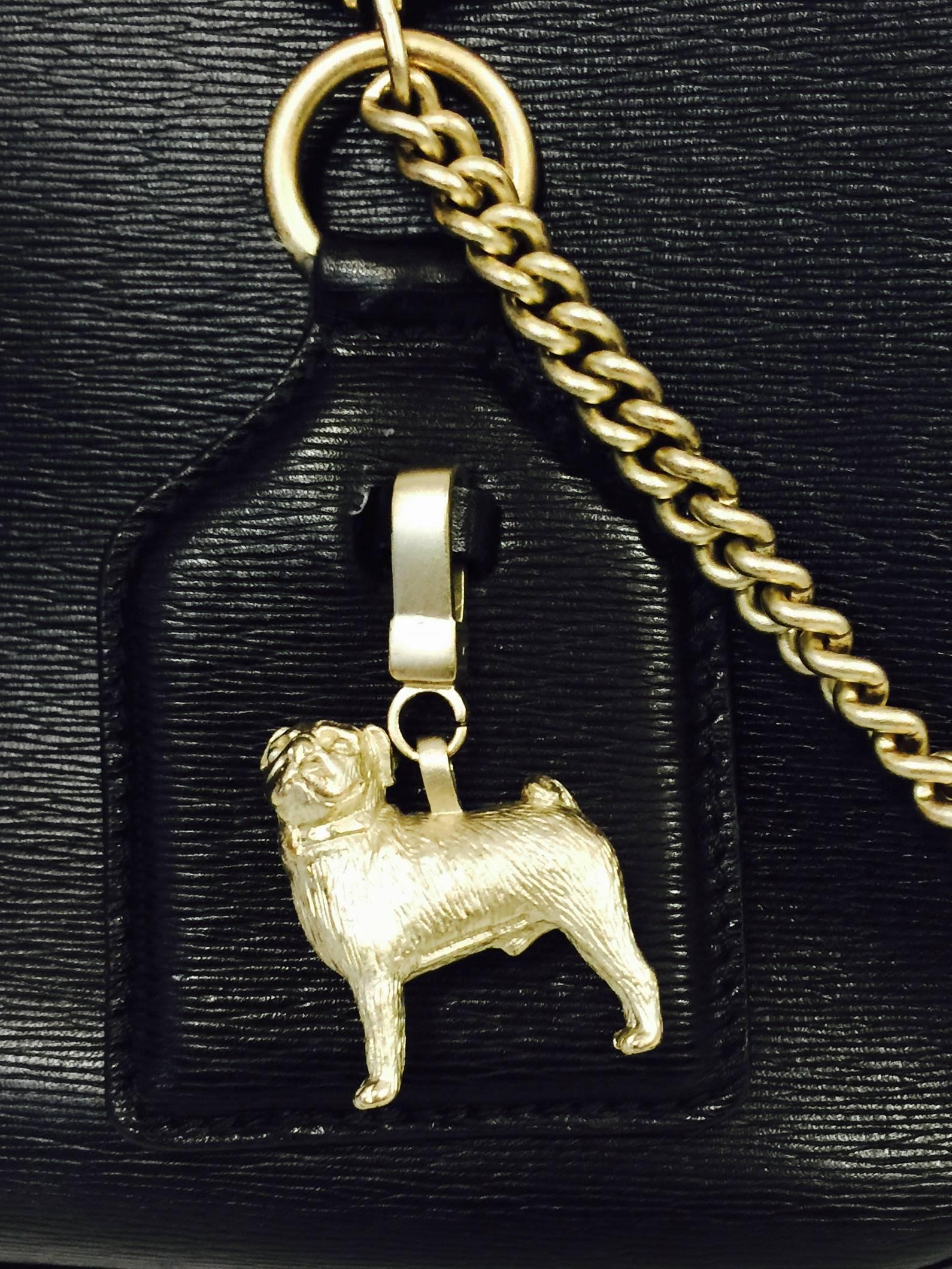 1990s Barry Kieselstein Cord Textured Leather Shoulder Bag With Pug Charm In Good Condition For Sale In Palm Beach, FL