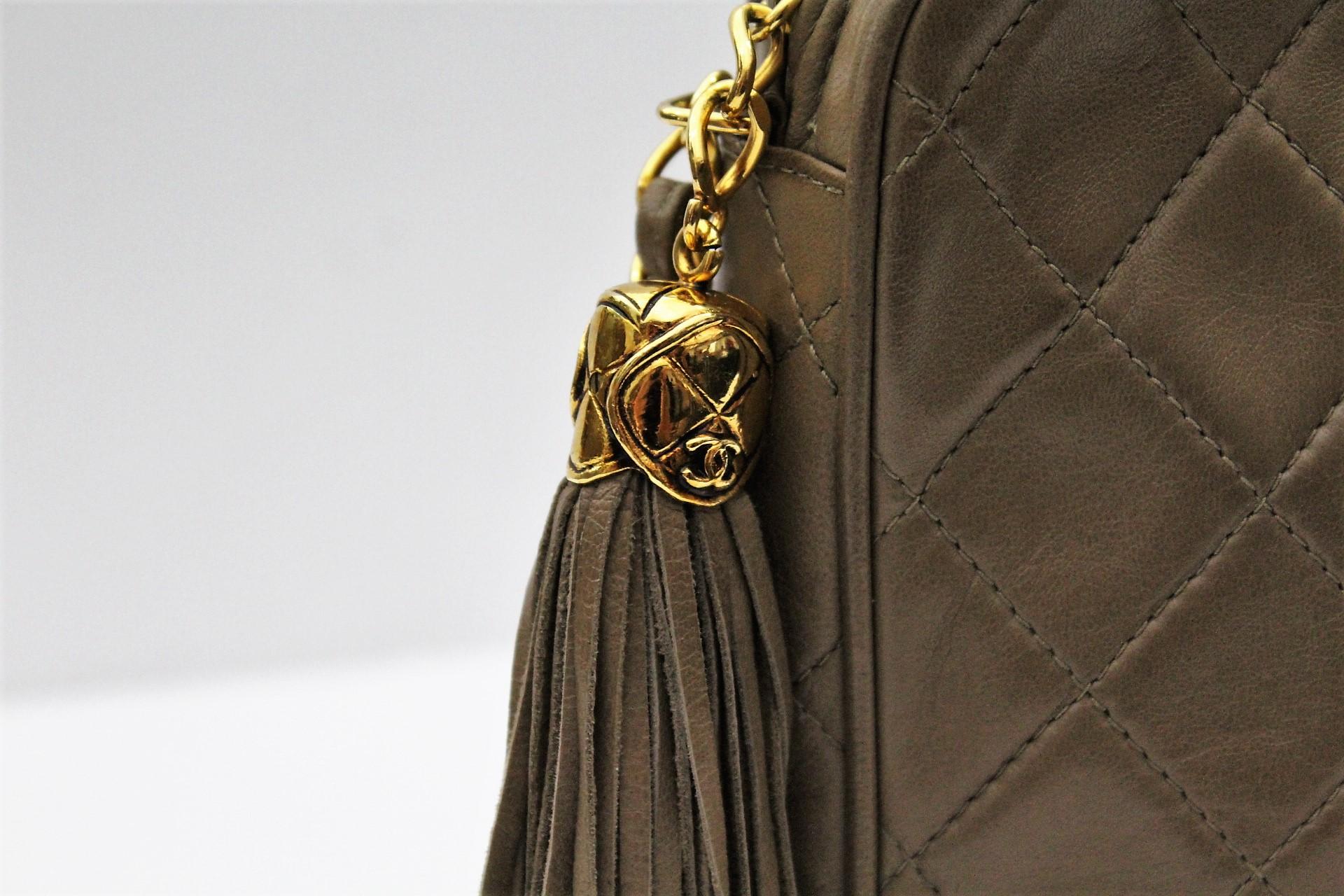 1990s Chanel Brown Leather Crossbody Bag In Excellent Condition In Torre Del Greco, IT
