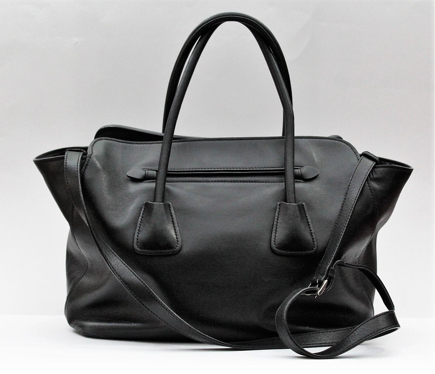 Prada Smooth Black Leather Shoulder Bag In Excellent Condition In Torre Del Greco, IT