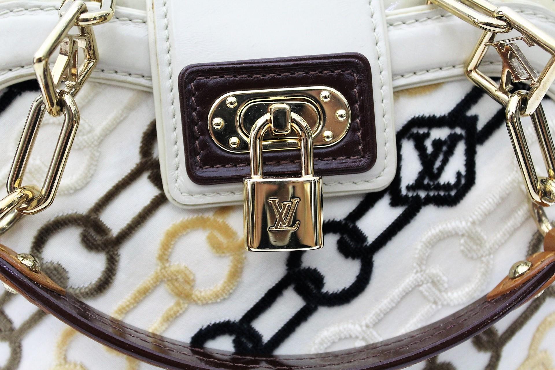 Stand out from the crowd with this rare and limited edition Louis Vuitton Limited Edition Charms Velvet Chains Mini Linda Bag. Designed by Marc Jacobs for the spring/summer 2006 collection, this line was inspired by the 1960's and features white