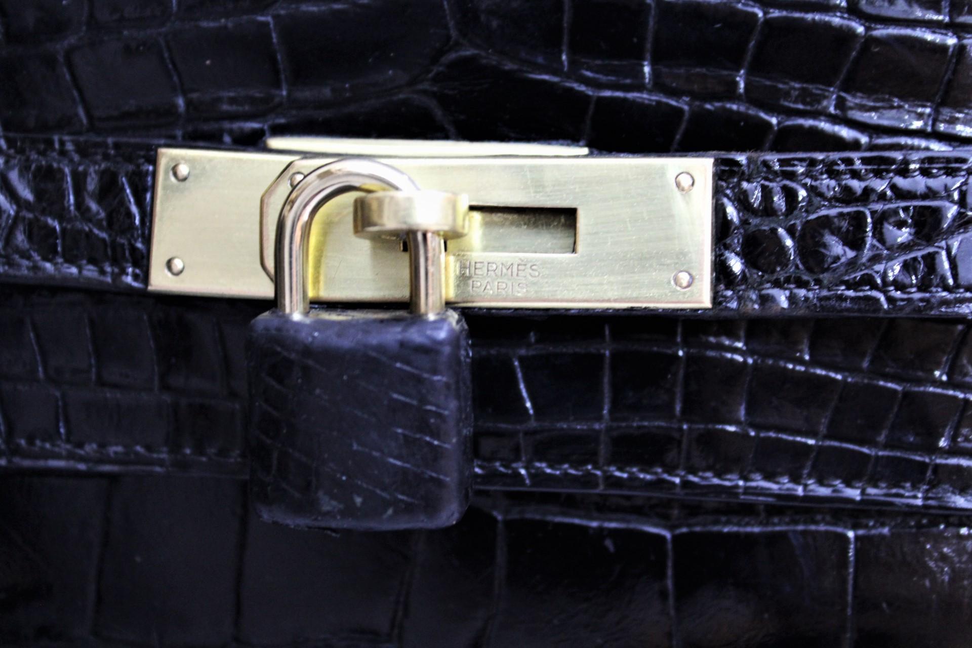Beautiful Hermès Kelly Vintage bag featured in size 32. This bag is made from exotic crocodile skin, making it super valuable and coveted. The black color makes it extremely versatile and easy to coordinate with any outfit. The gold hardware