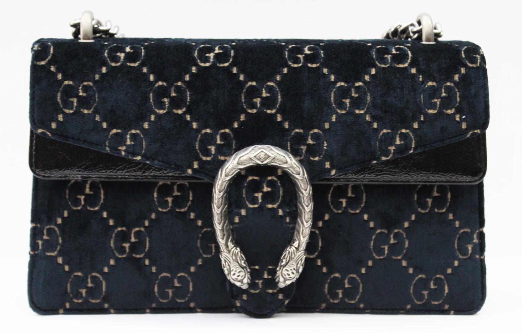 Gucci Dionysus bag 
Blue and beige GG velvet with black patent leather trim
Antique silver-colored finishes
Closing with pin and lateral safety system
Hand painted edges
Internal compartment with zip
Pocket under the flap

The sliding chain shoulder