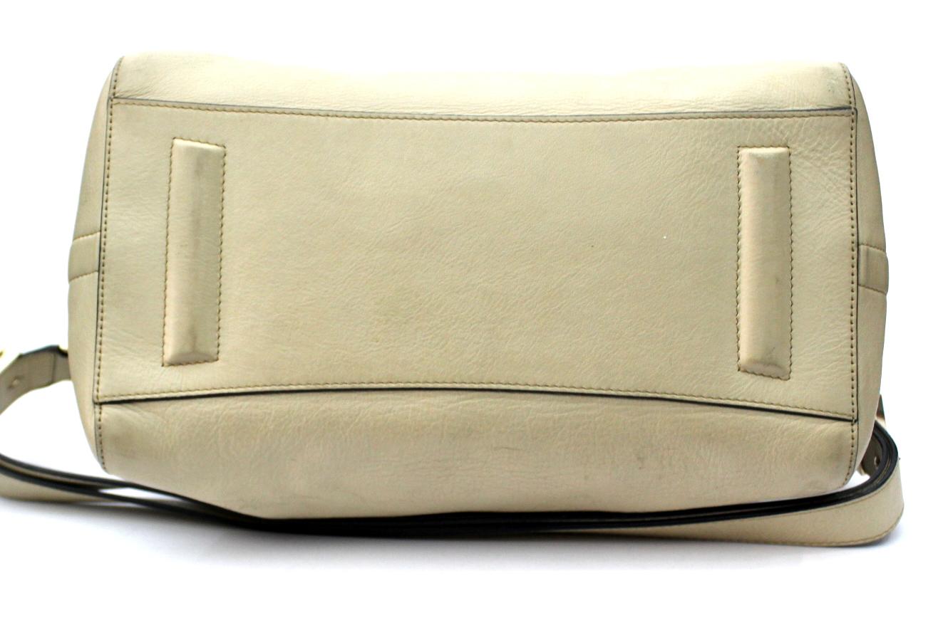 Givenchy Medium Antigona Beige Leather Bag In Good Condition In Torre Del Greco, IT