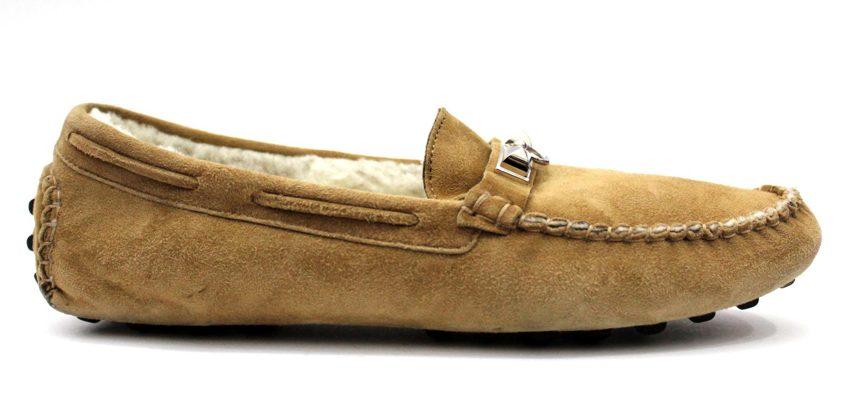 Hermes moccasins in beige suede, lined in wool with silver detail.
Number 40.Good conditions!